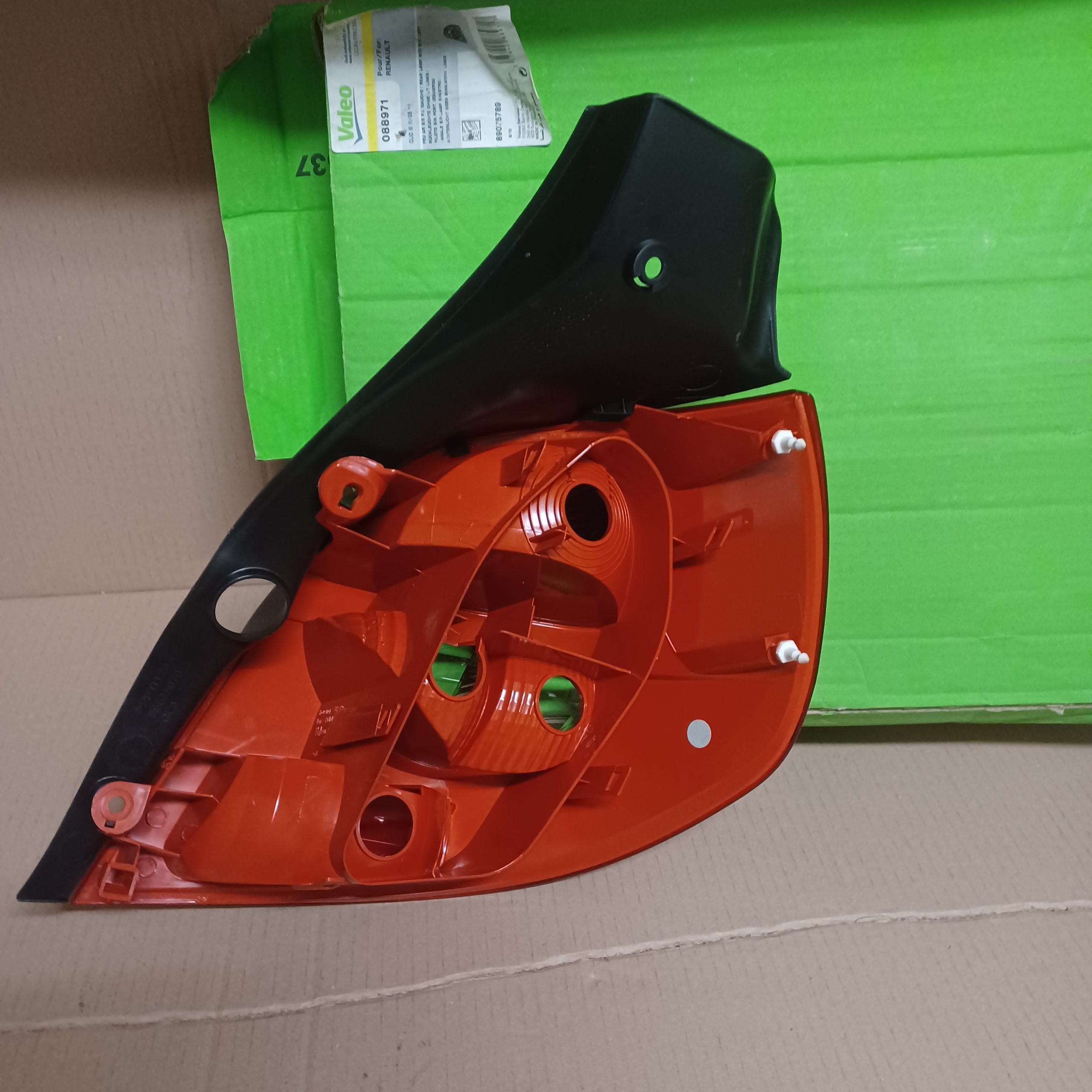 Feu arrière gauche Renault clio III Phase I Arrivages Auto Pieces