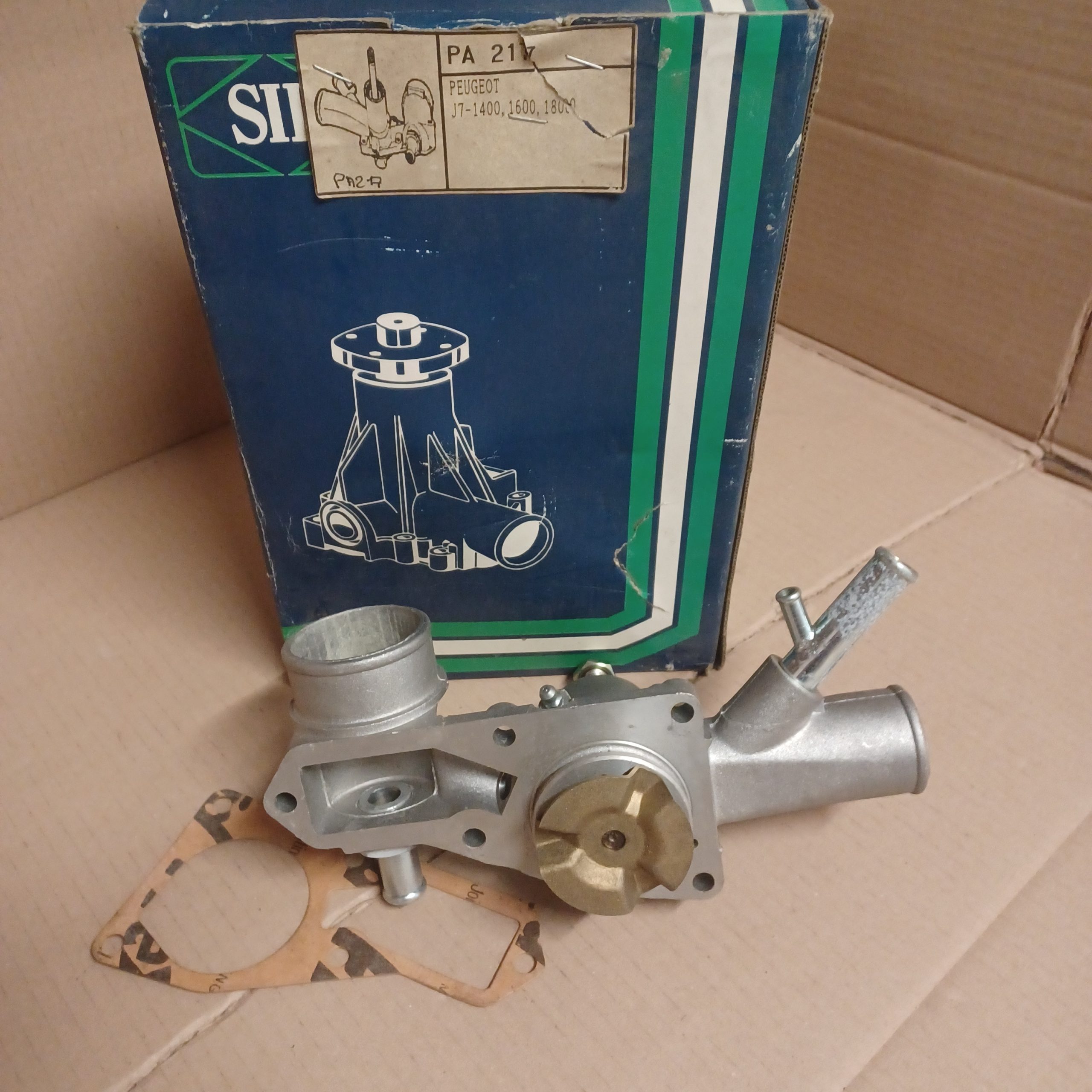 Pompe à eau Peugeot J7 1.4 1.6 1.8 Arrivages Auto Pieces