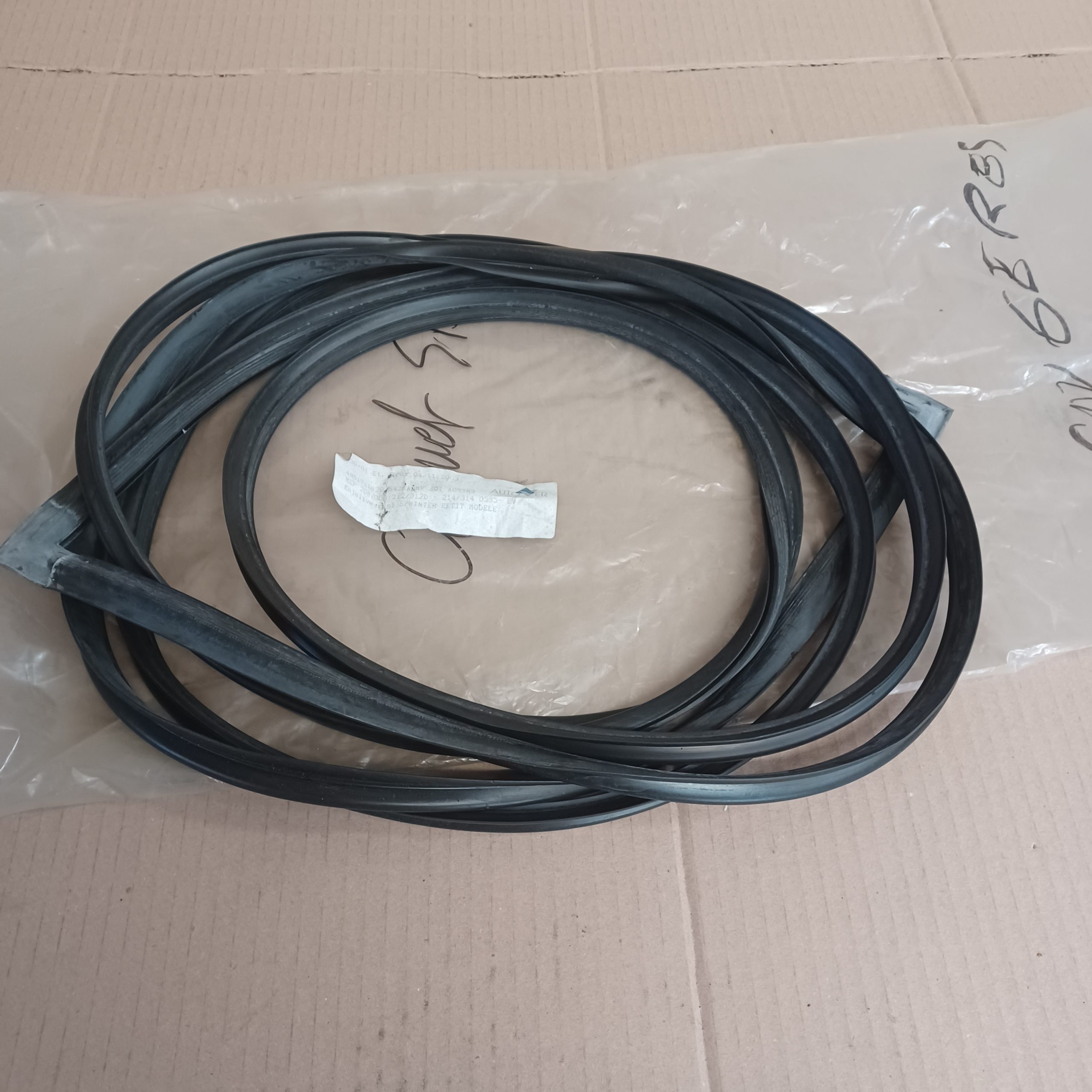 Enjoliveur de pare-brise Mercedes Sprinter W900 95- 06 VW LT 97-05 Cabine basse Arrivages Auto Pieces