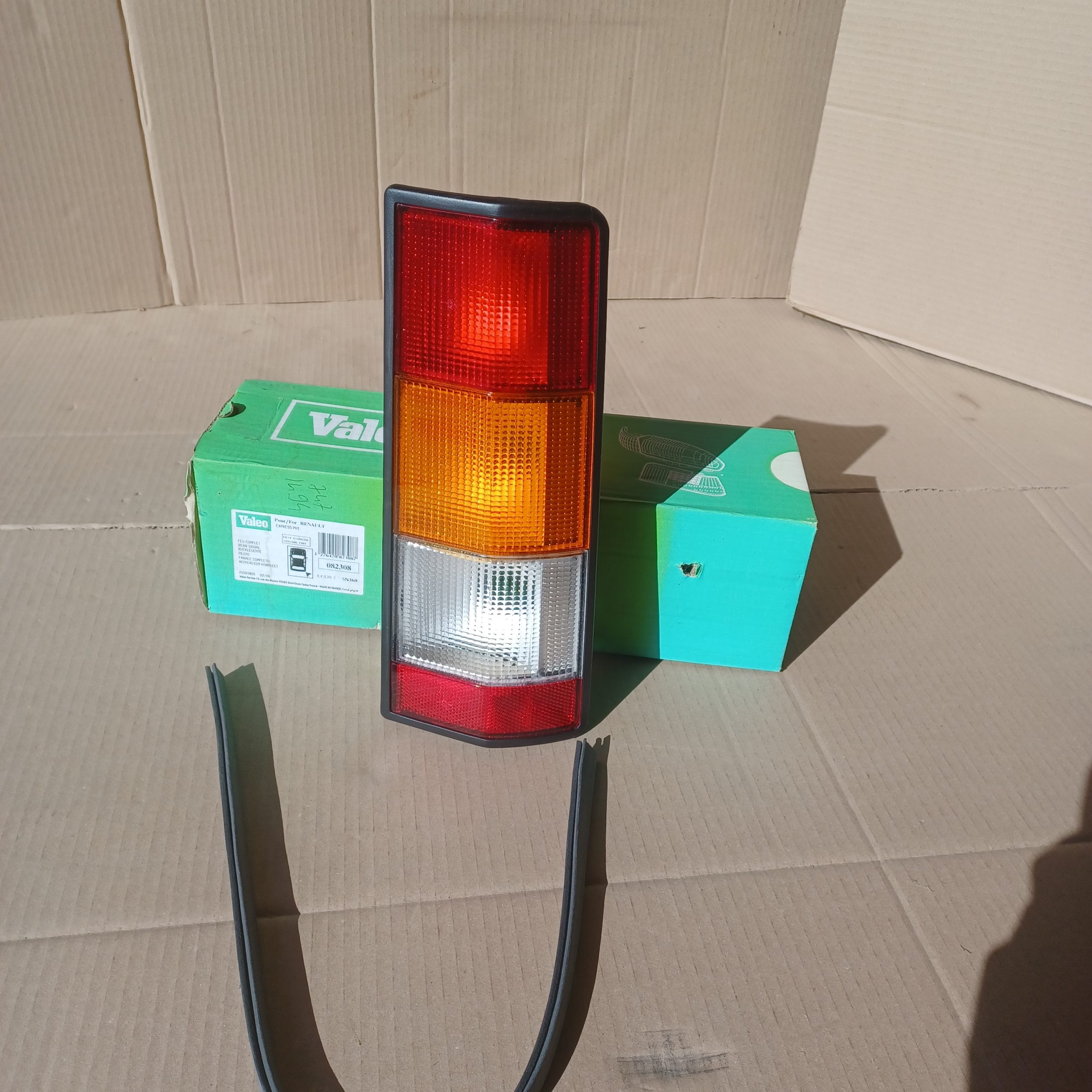 Feu arrière droit Renault express 9/85-8/94 Arrivages Auto Pieces