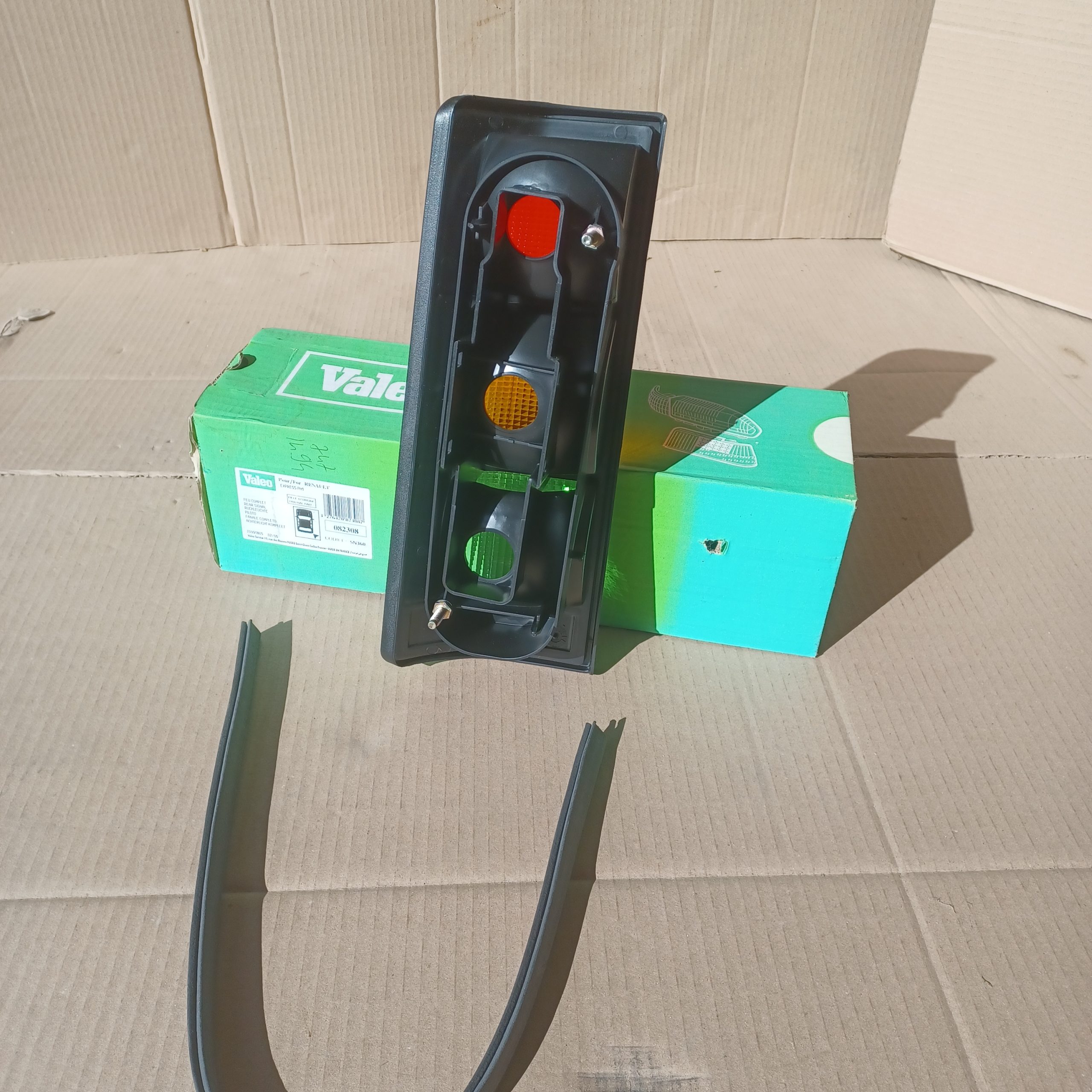 Feu arrière droit Renault express 9/85-8/94 Arrivages Auto Pieces