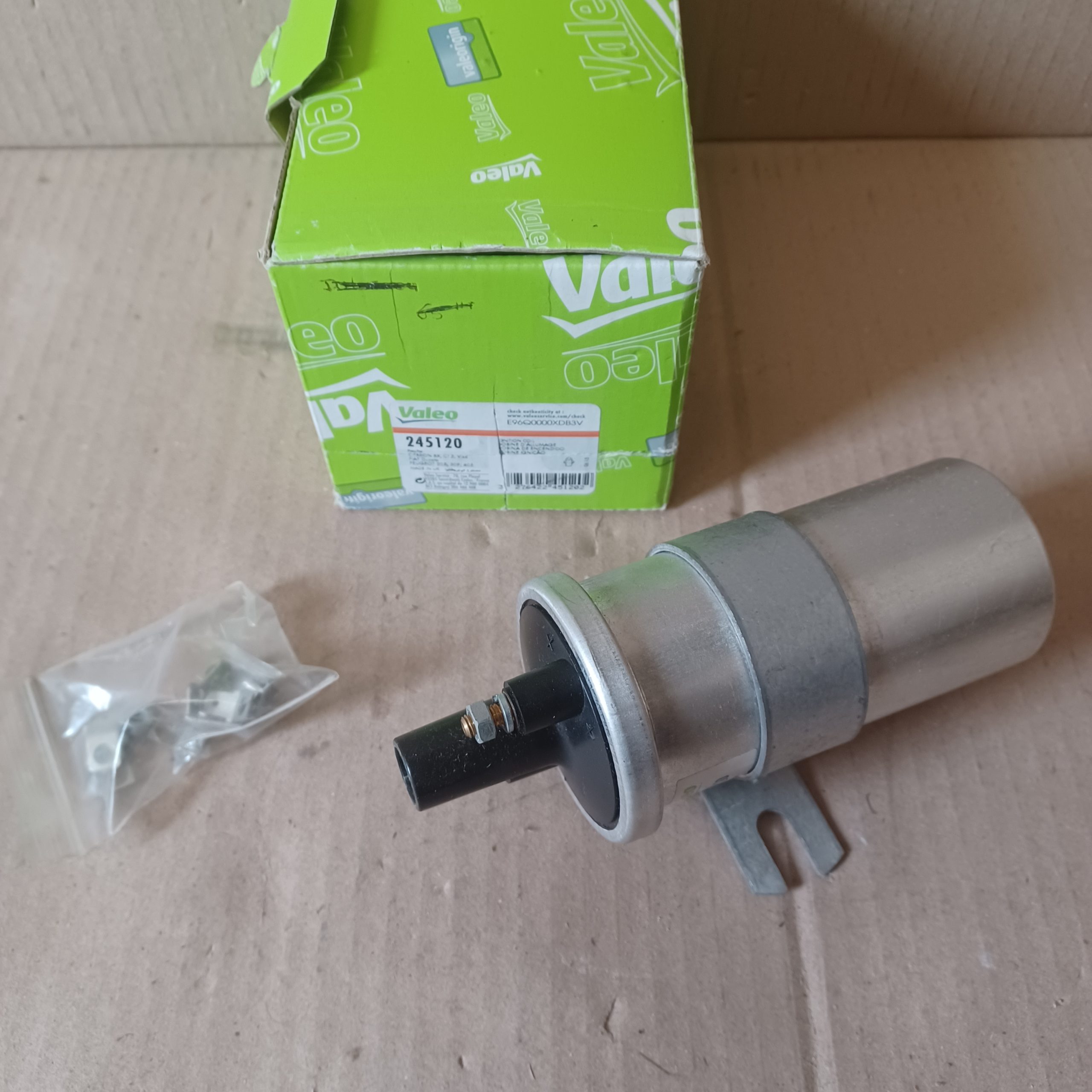 Bobine d’allumage Mercedes W123 W124 W126 W201 W460 R107 Saab 90 900 I 9000 Land Rover Range Rover I Discovery I 110/127 Arrivages Auto Pieces