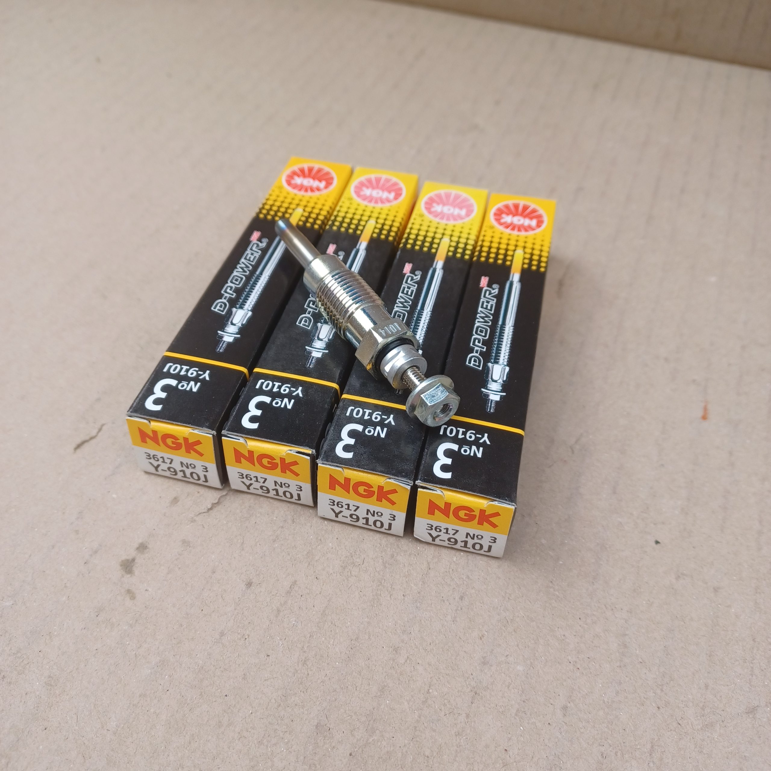 Lot de 4 bougies de préchauffage Citroen AX Peugeot 106 1.4D Renault Master I Trafic I 2.5D Arrivages Auto Pieces