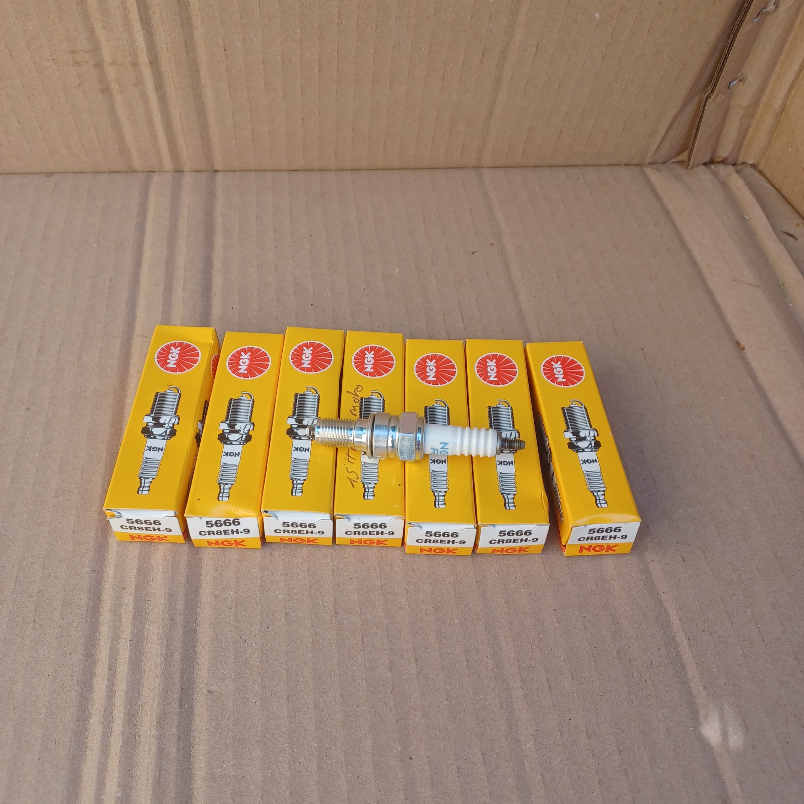 Lot de 7 bougies d&rsquo;allumage Honda CB1 CB 400 CB 500 CB 600 Hornet CB 900 Hornet 125 Varadero Arrivages Auto Pieces