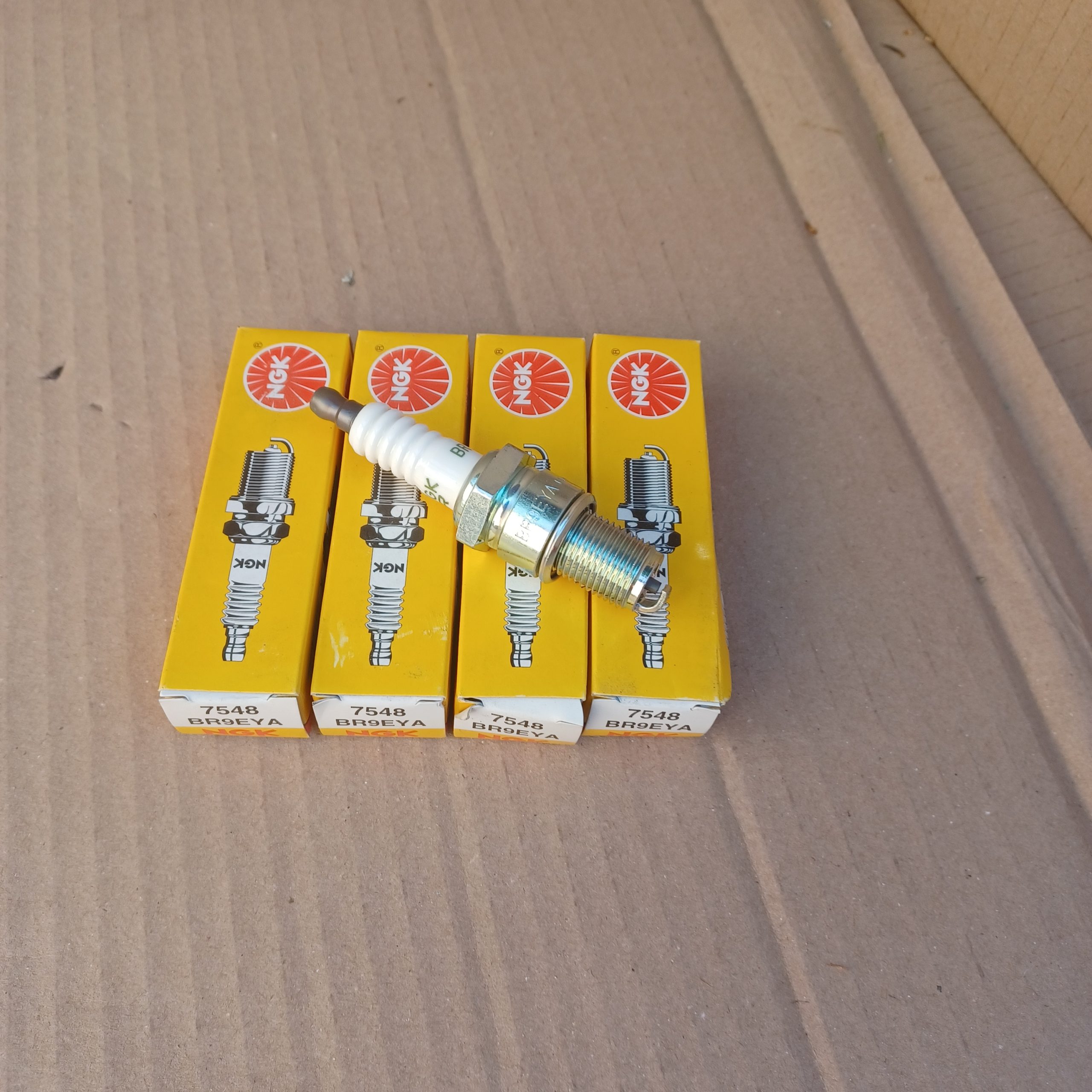 Lot de 7 bougies d&rsquo;allumage Honda CB1 CB 400 CB 500 CB 600 Hornet CB 900 Hornet 125 Varadero Arrivages Auto Pieces