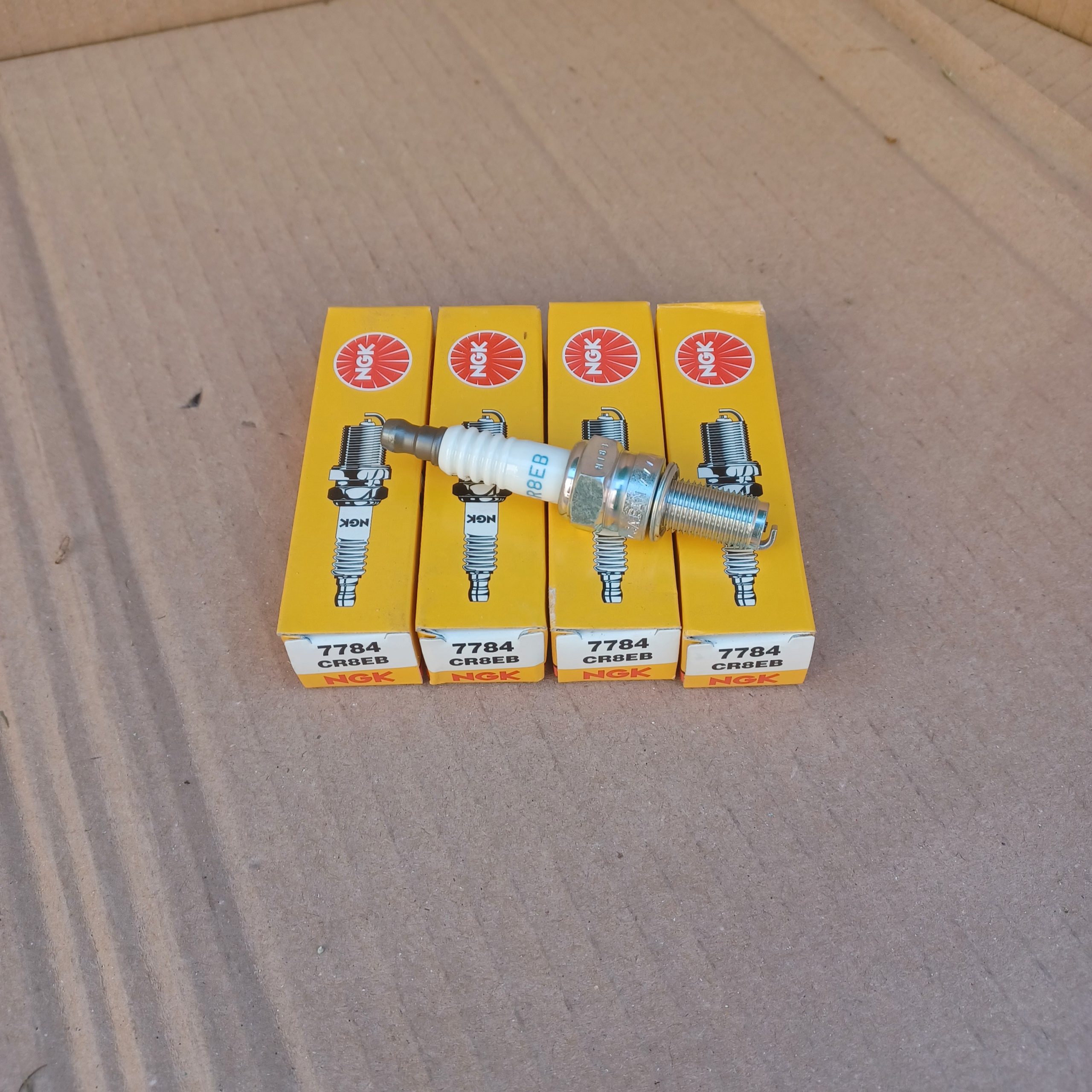 Lot de 4 bougies d&rsquo;allumage BMW C1 Vespa GT 125 GTV 125 Arrivages Auto Pieces