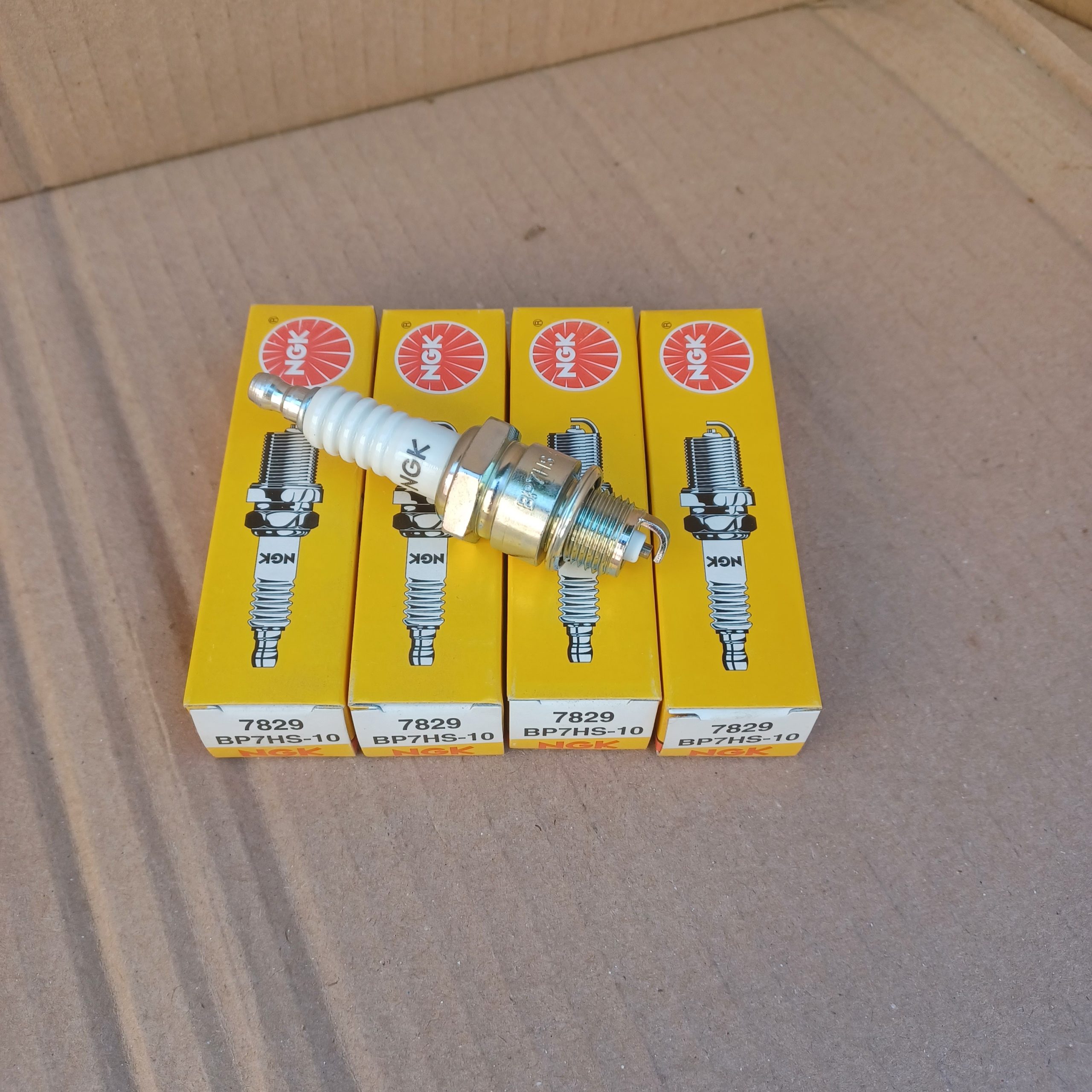 Lot de 4 bougies d&rsquo;allumage VW T2 1.6 Renault Rodeo 4 0.8 Fiat 500 0.5 Citroen 2CV Mehari Dyane Ami 8 Arrivages Auto Pieces