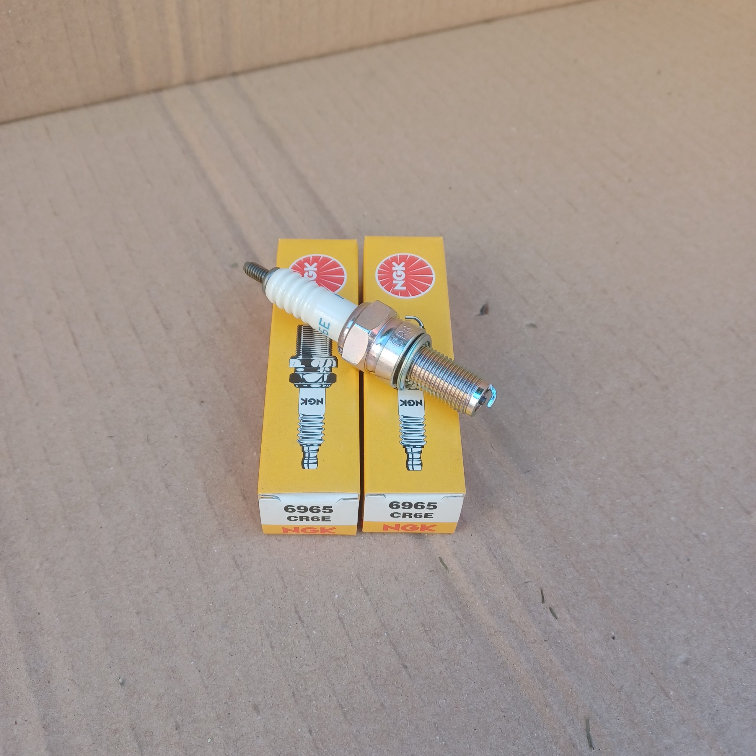 Lot de 6 bougies d’allumage NGK 6431 Aprilia Peugeot Yamaha Vespa Arrivages Auto Pieces