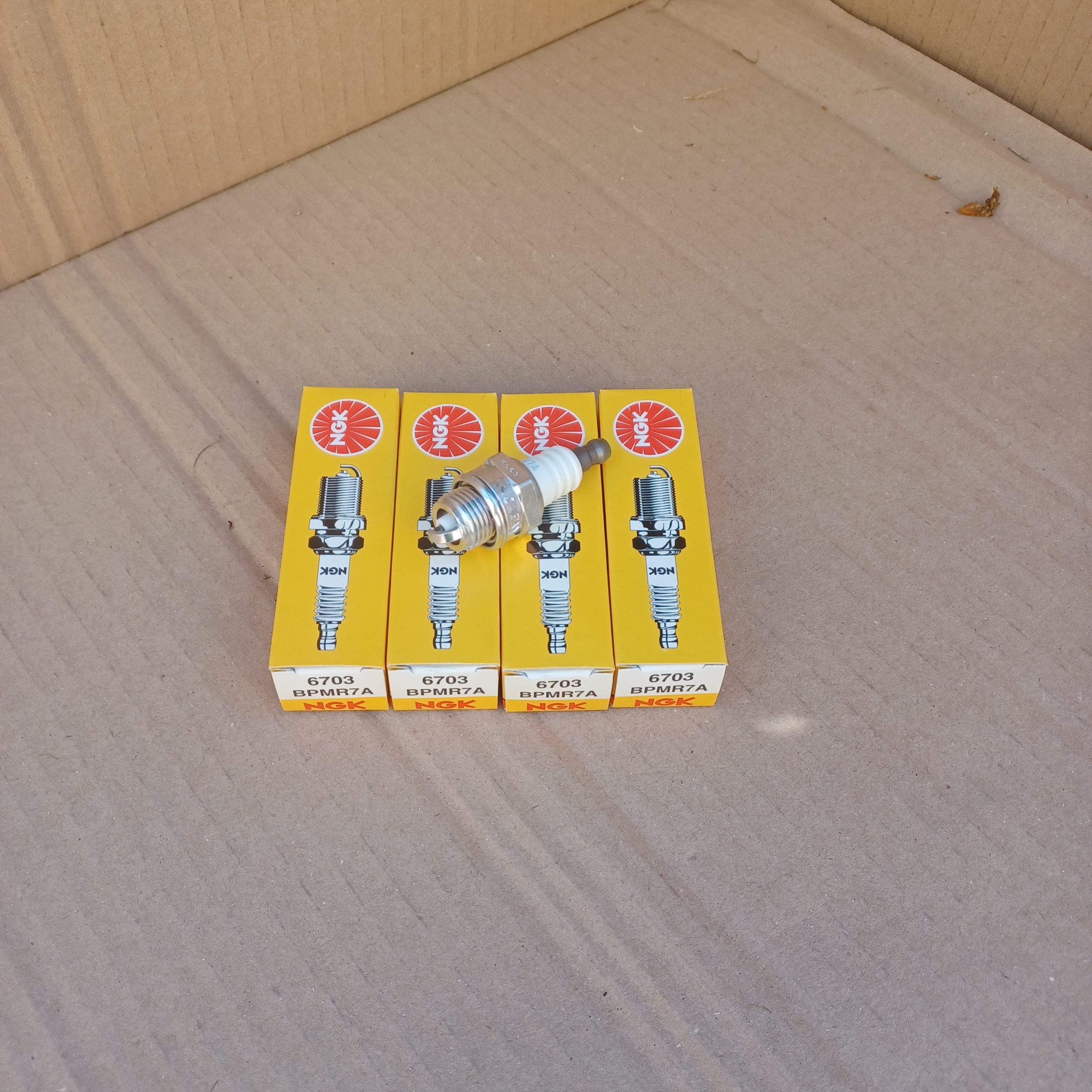 Lot de 2 bougies d&rsquo;allumage BPM6F taille-haie, tronçonneuse Arrivages Auto Pieces