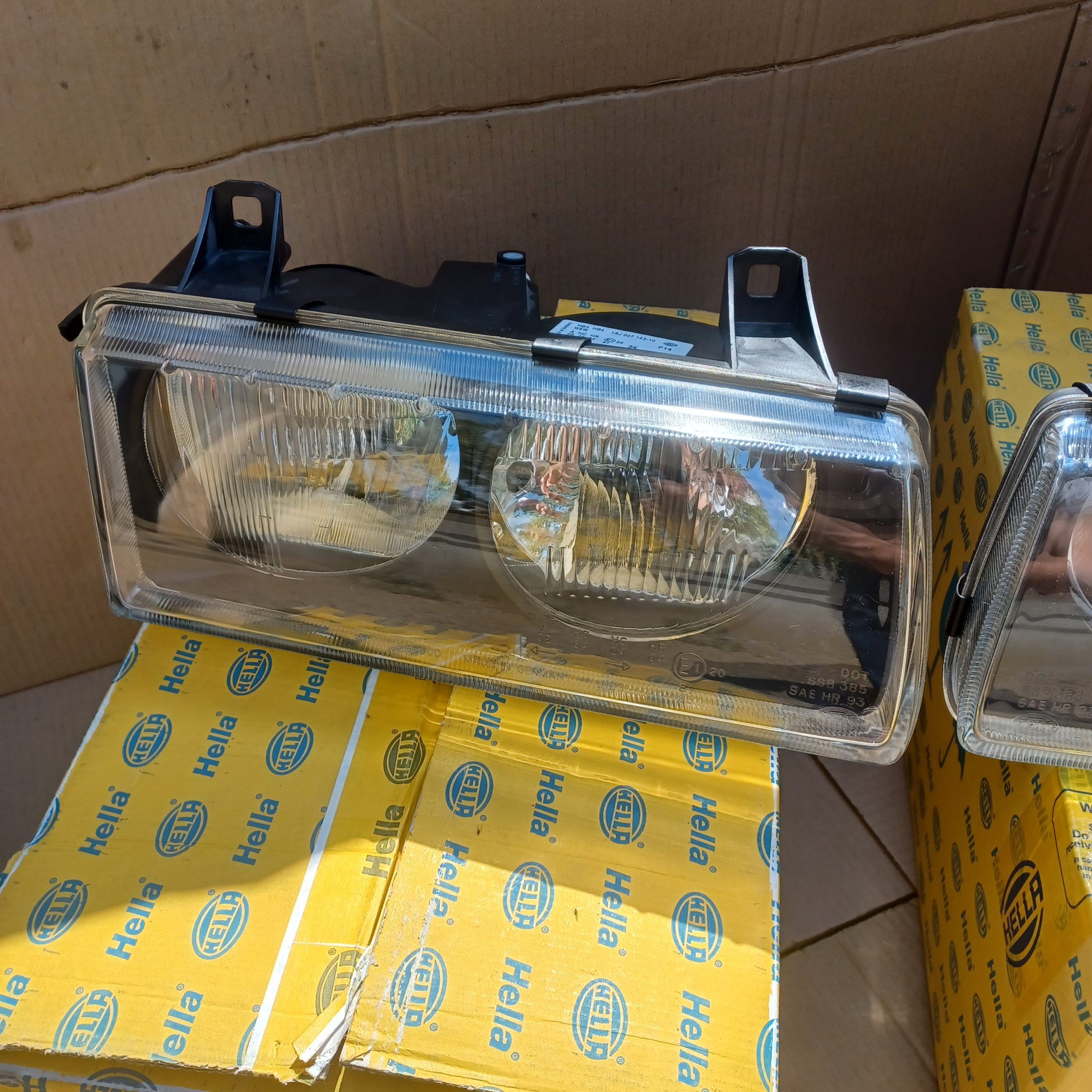 Lot 2 phares Hella G et D BMW Série 3 Compact E36 Arrivages Auto Pieces