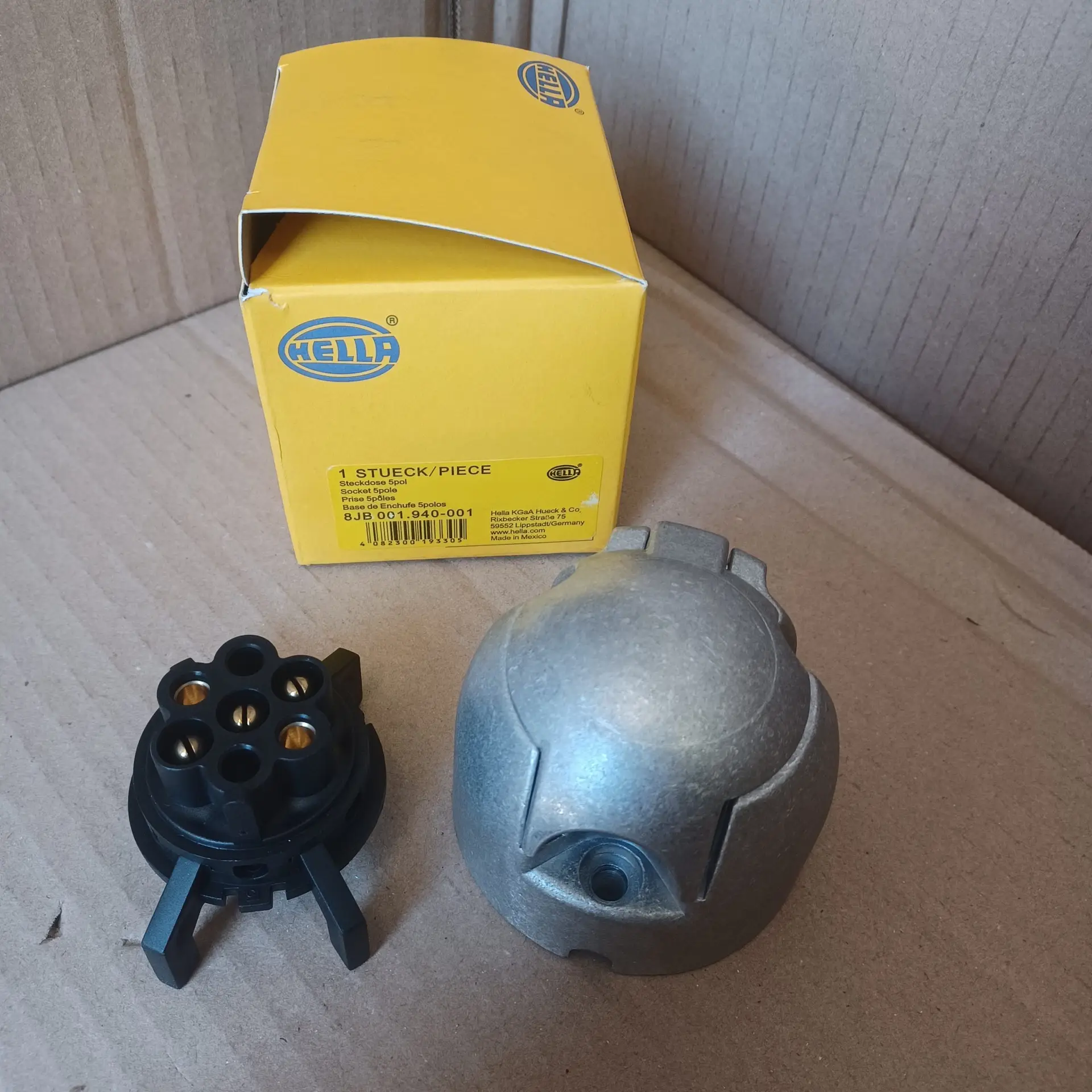 Projecteur phare de travail 15cm x 9cm 12v ou 24v Arrivages Auto Pieces