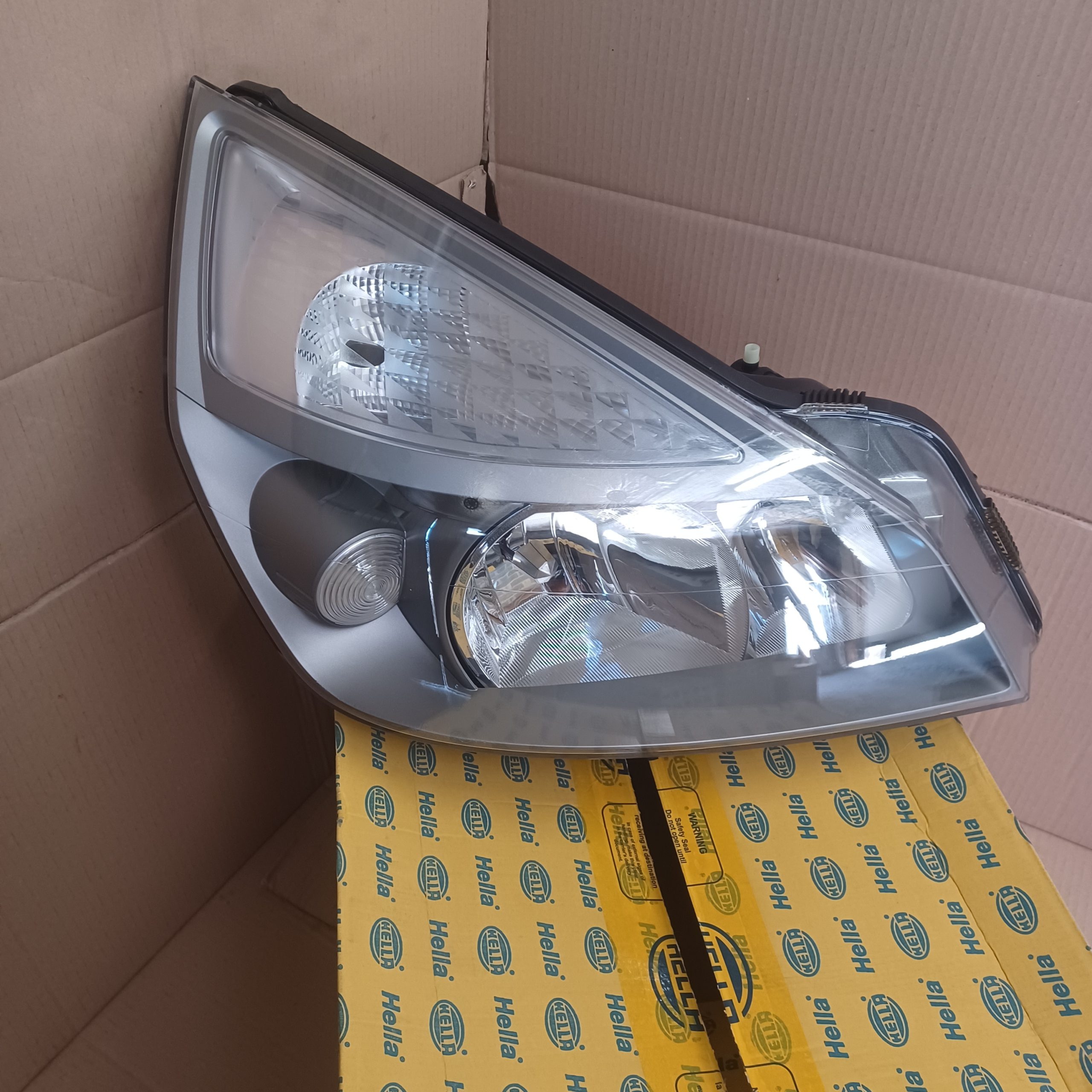 Phare avant Droit Renault Espace IV Halogène Arrivages Auto Pieces