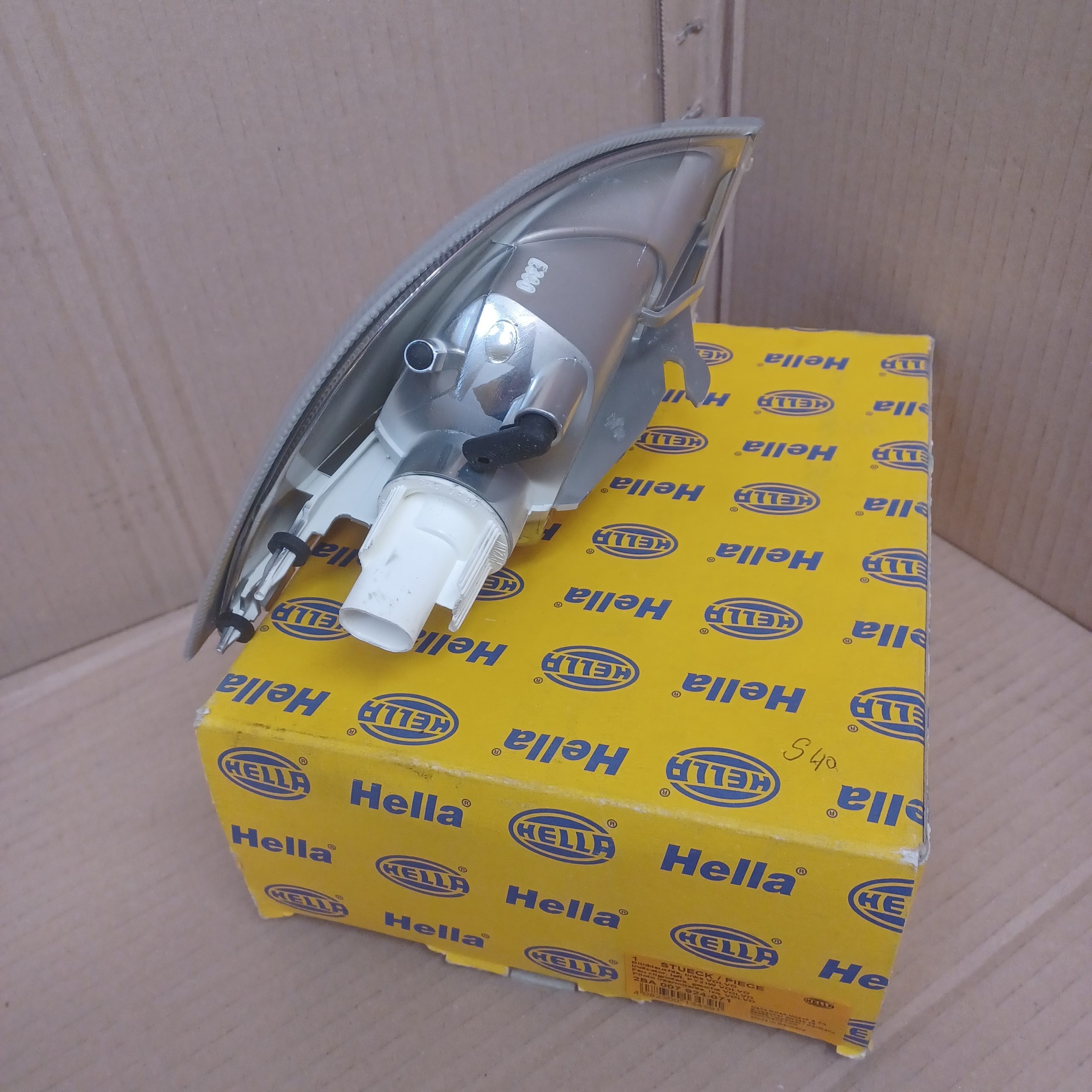 Clignotant gauche Volvo V40 S40 I Neuf Hella Arrivages Auto Pieces