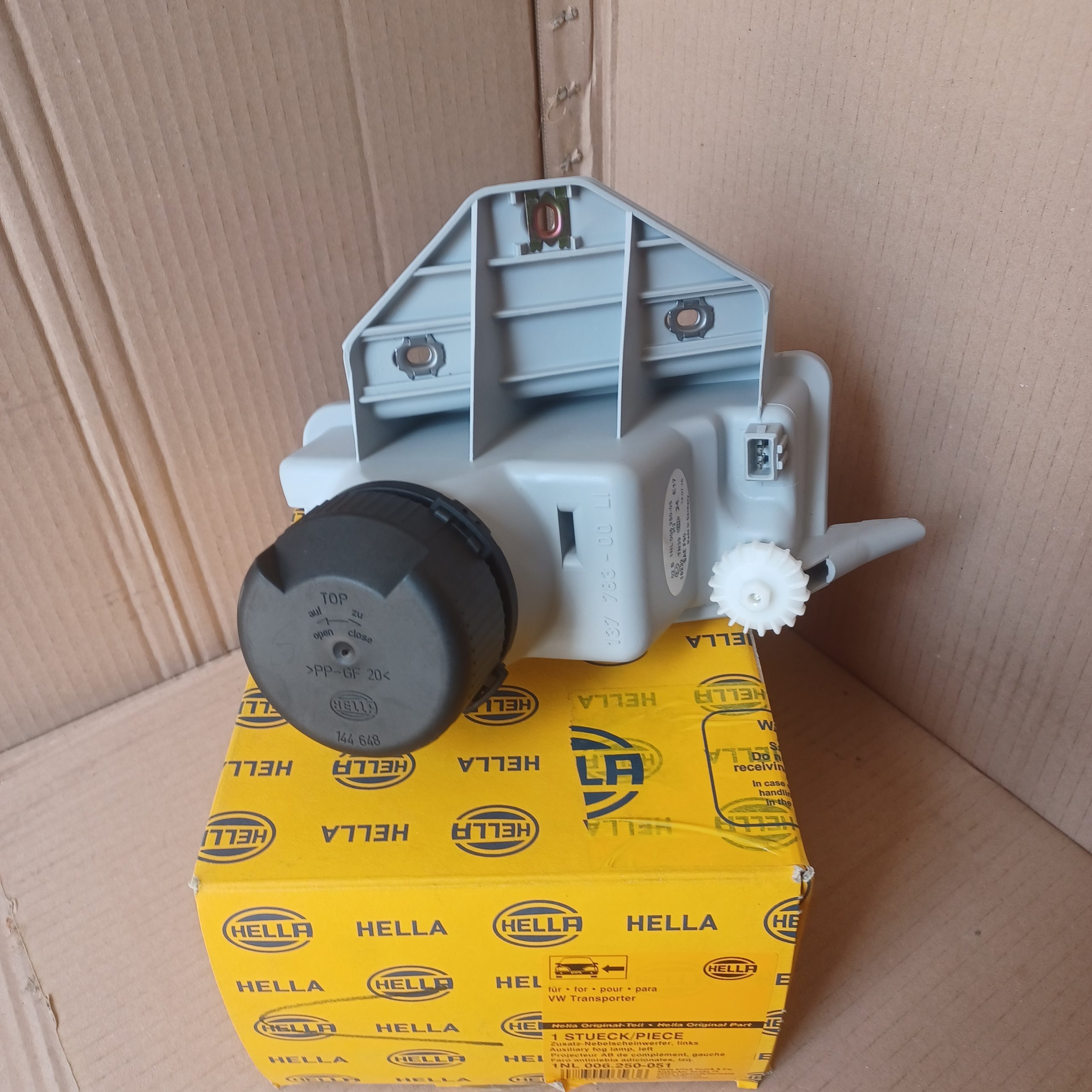 Feu anti-brouillard gauche VW T4 nez court neuf Hella Arrivages Auto Pieces