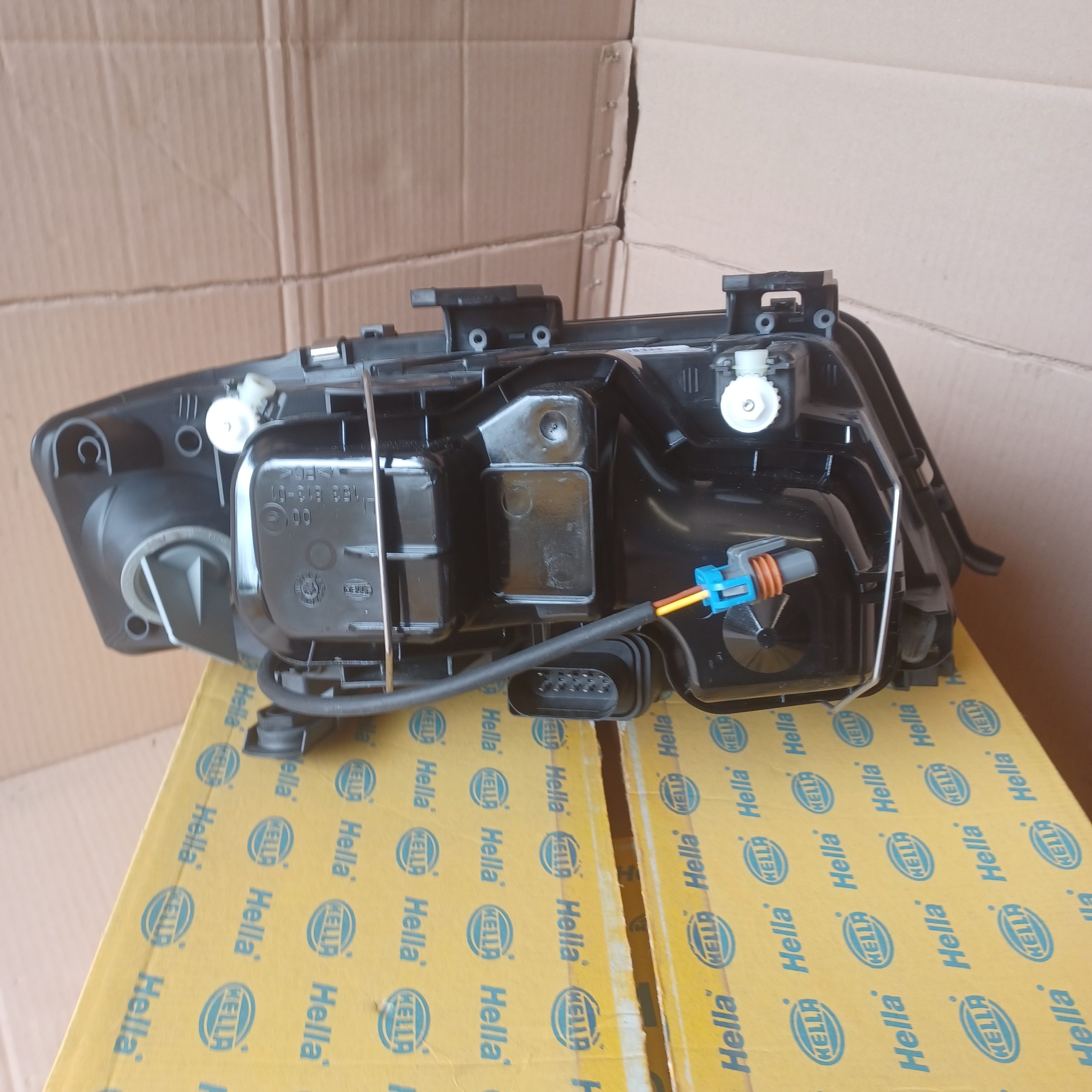 Phare avant gauche Audi A6 C5 Xénon Berline Break 4B0941003AA / M Arrivages Auto Pieces