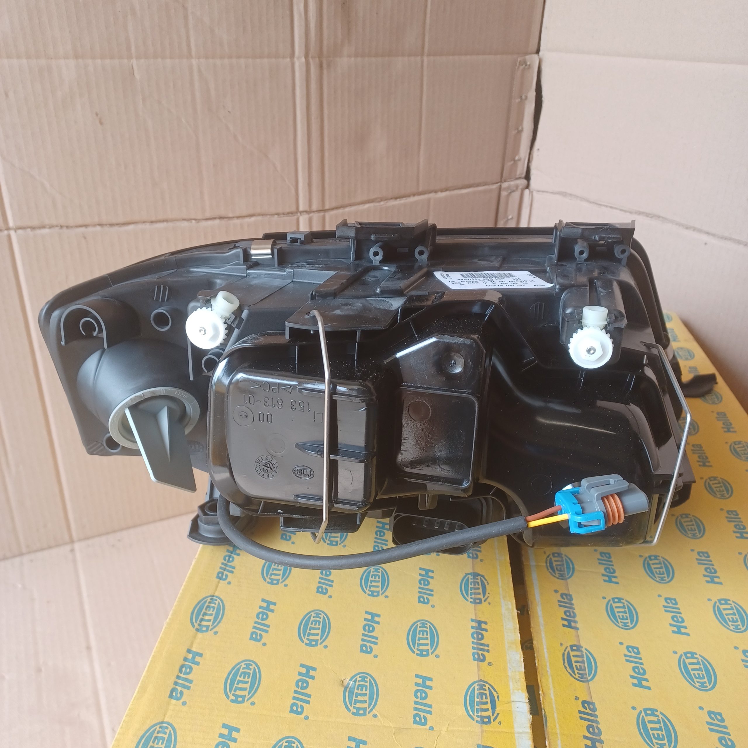 Phare avant gauche Audi A6 C5 Xénon Berline Break 4B0941003AA / M Arrivages Auto Pieces
