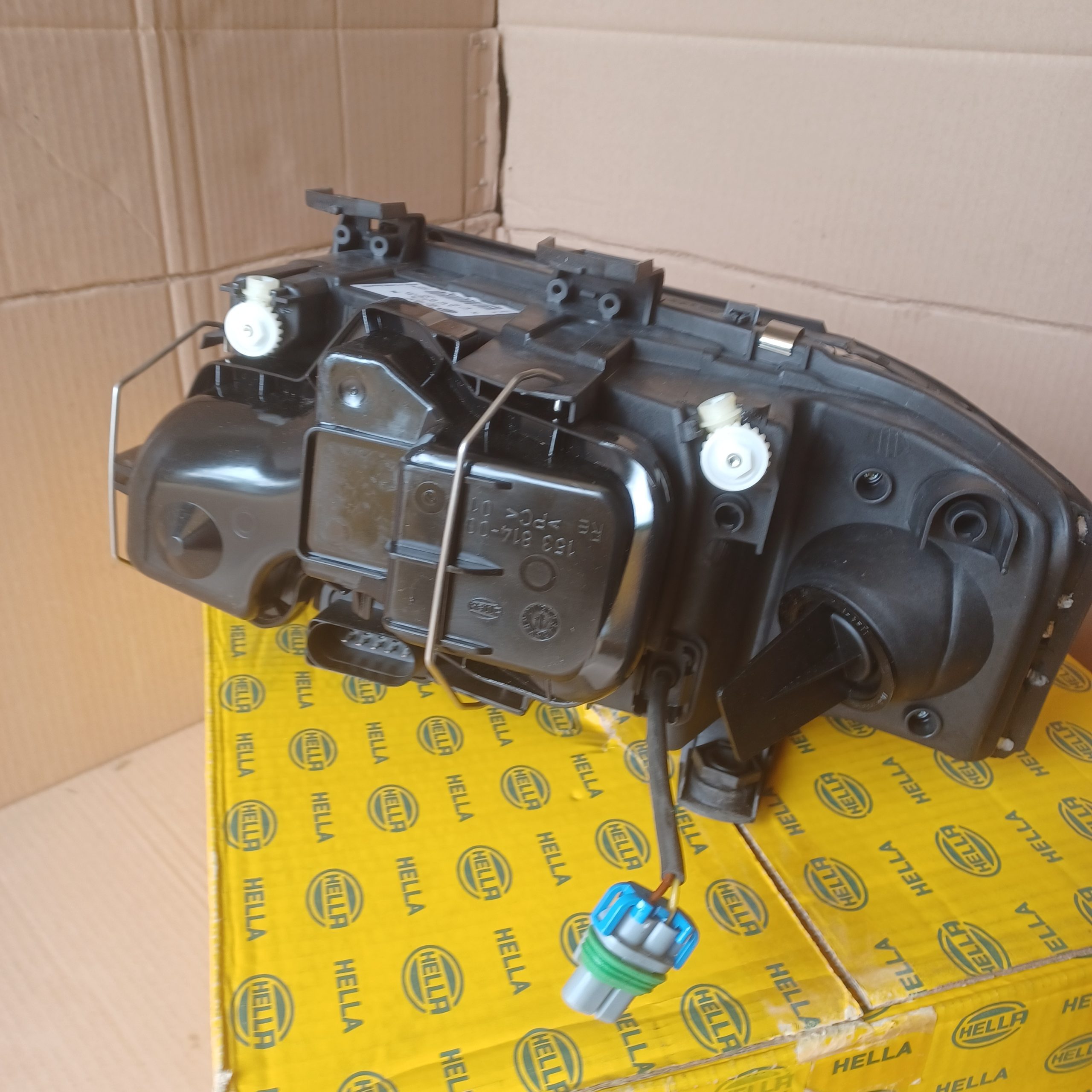 D404 (2) Phare avant droit Audi A6 C5 Xenon Break Berline 4B0941030R Arrivages Auto Pieces