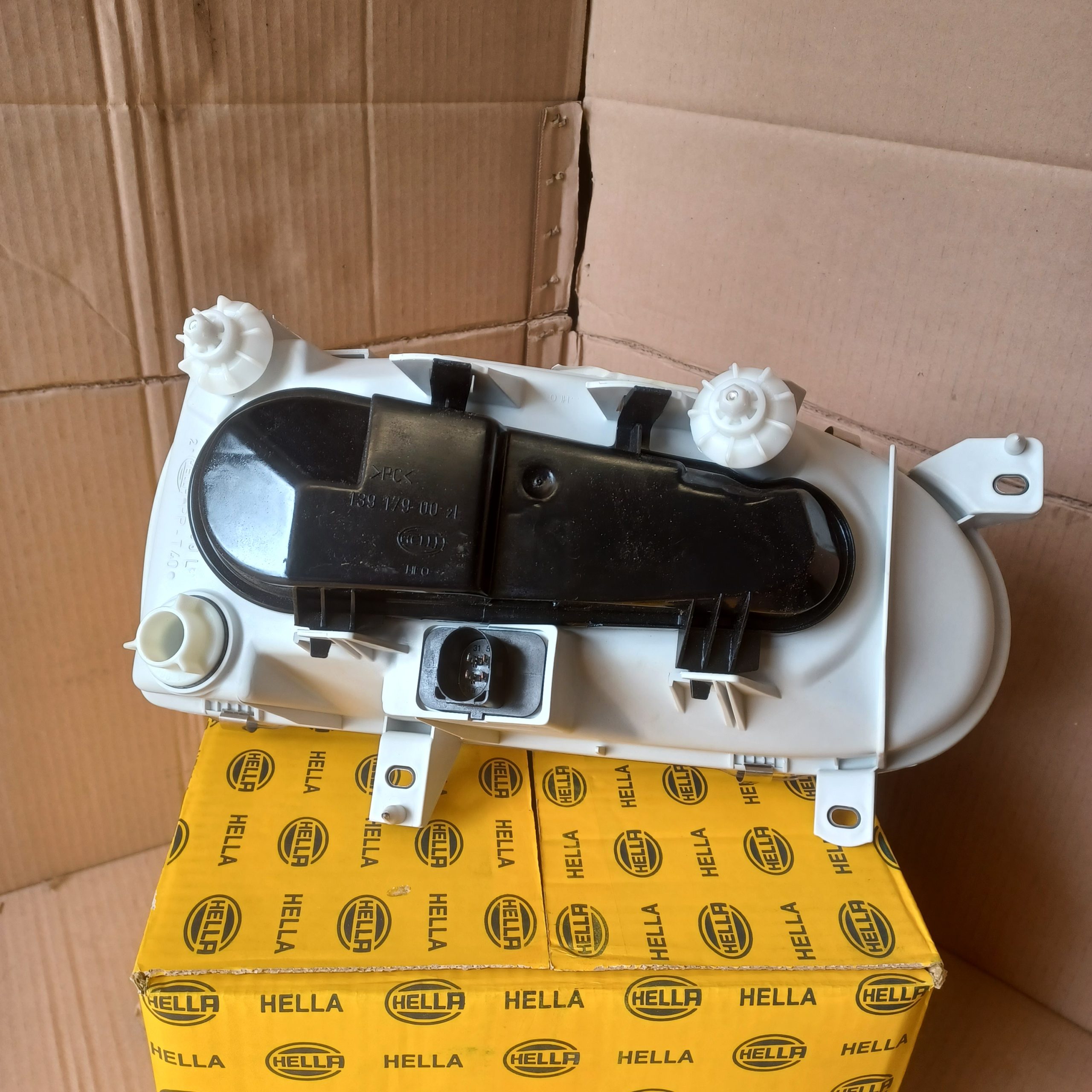 Phare avant gauche VW Golf III fixation cassée + clignotant avant gauche blanc Arrivages Auto Pieces