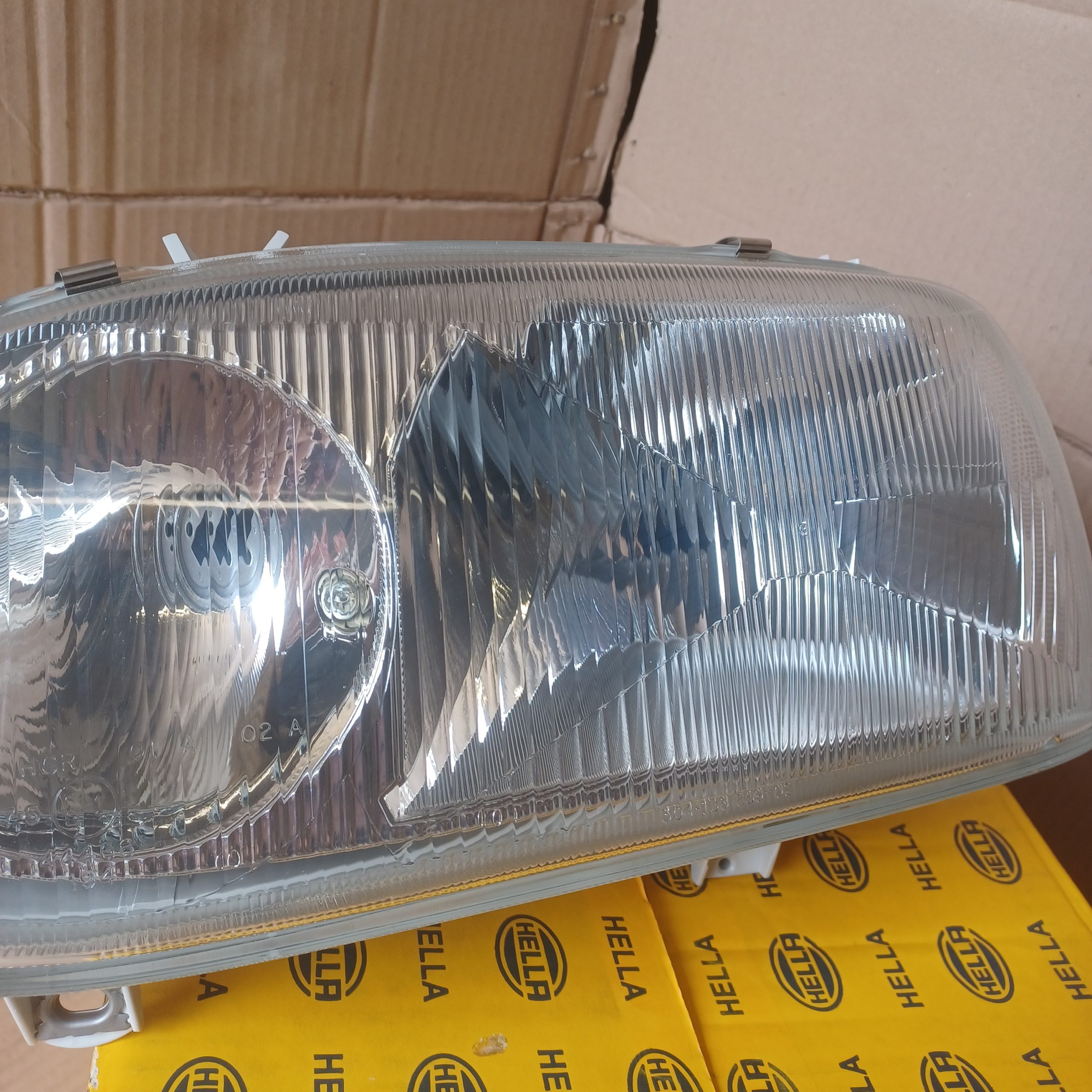 Phare avant gauche VW Golf III fixation cassée + clignotant avant gauche blanc Arrivages Auto Pieces