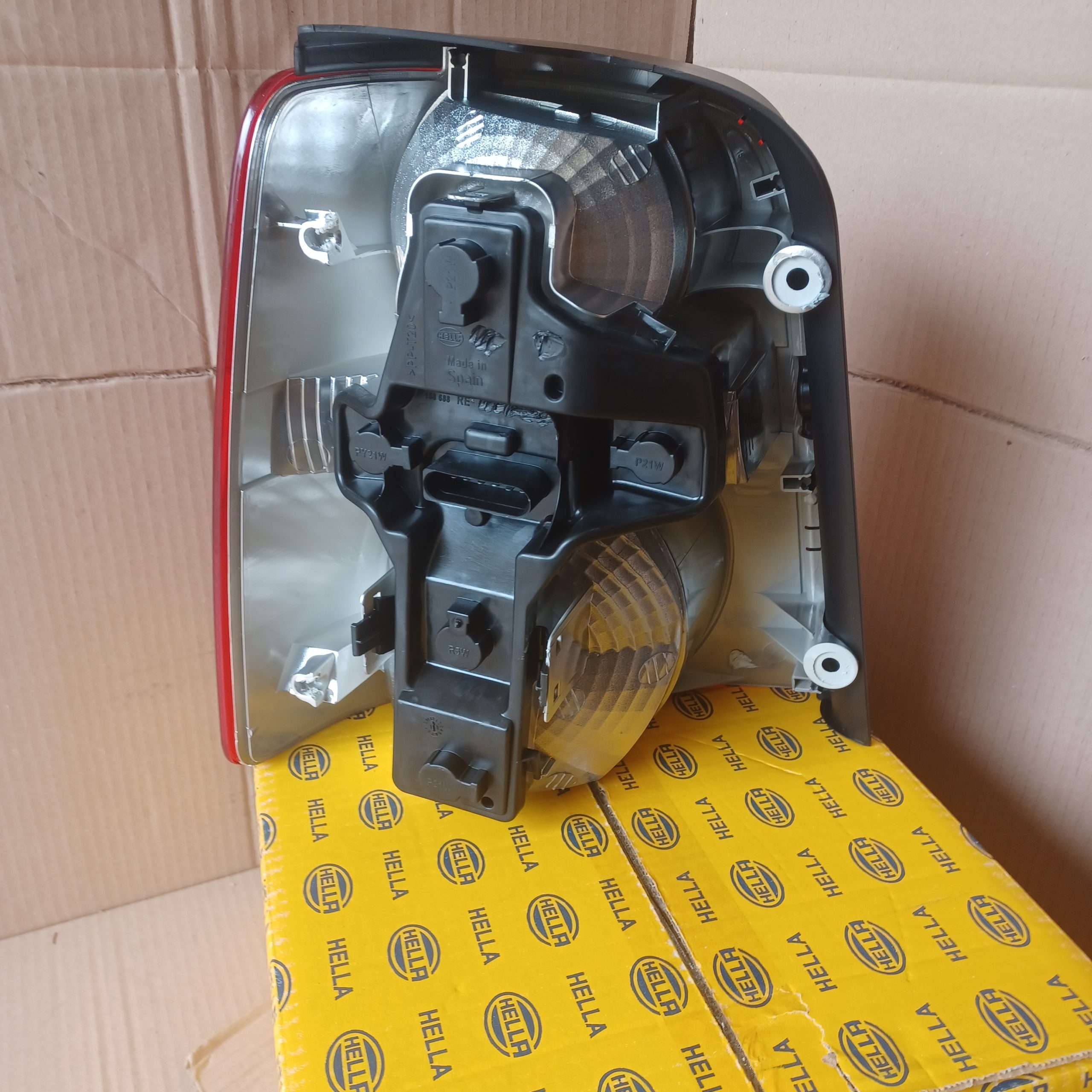 Feu arrière droit VW Touran I Neuf Hella Arrivages Auto Pieces