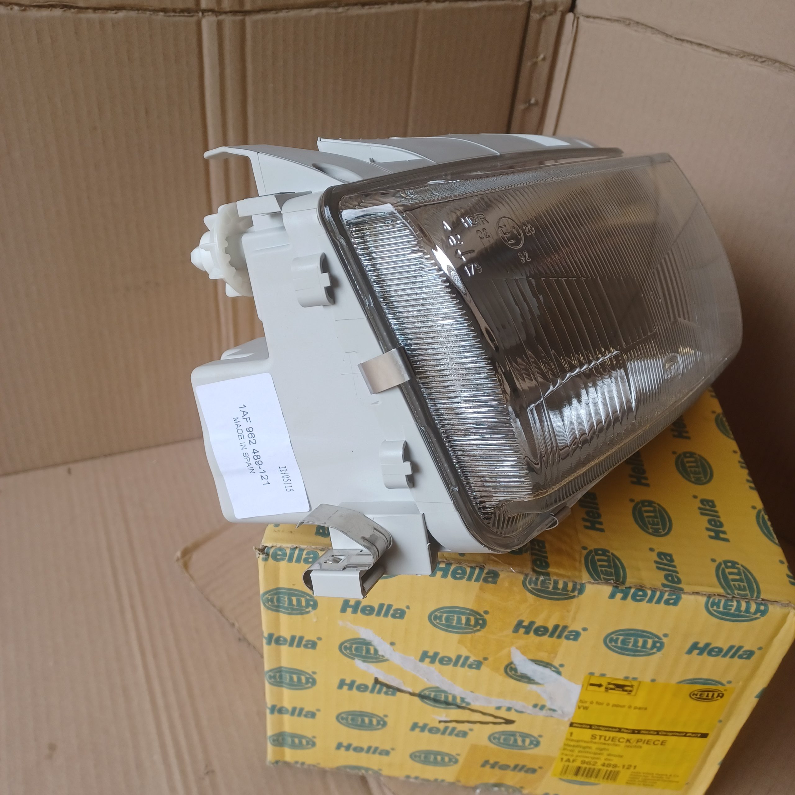 Phare avant droit VW polo 6N1 Neuf Hella Arrivages Auto Pieces