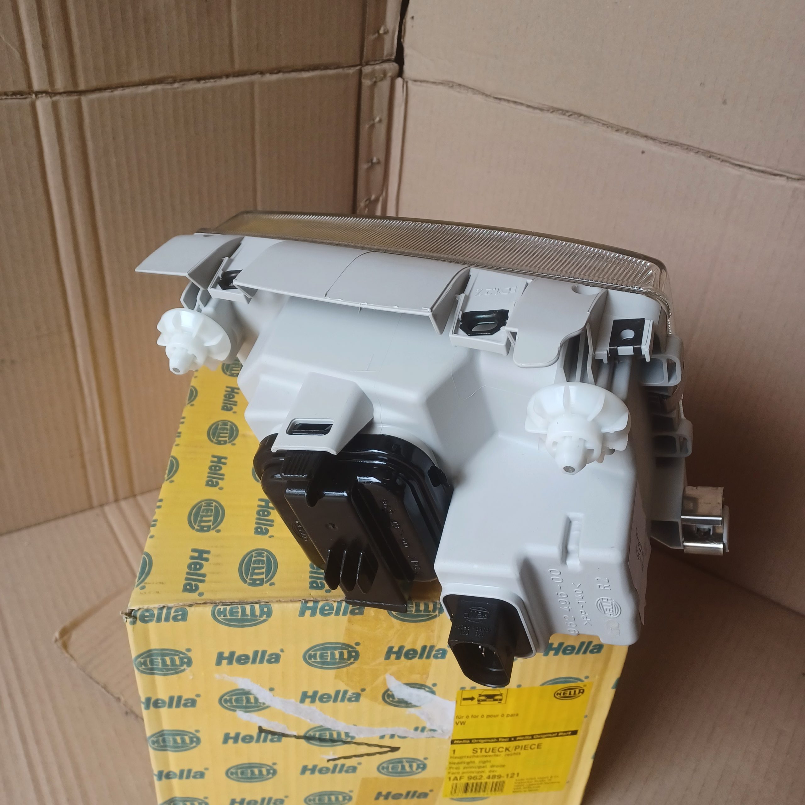 Phare avant droit VW polo 6N1 Neuf Hella Arrivages Auto Pieces