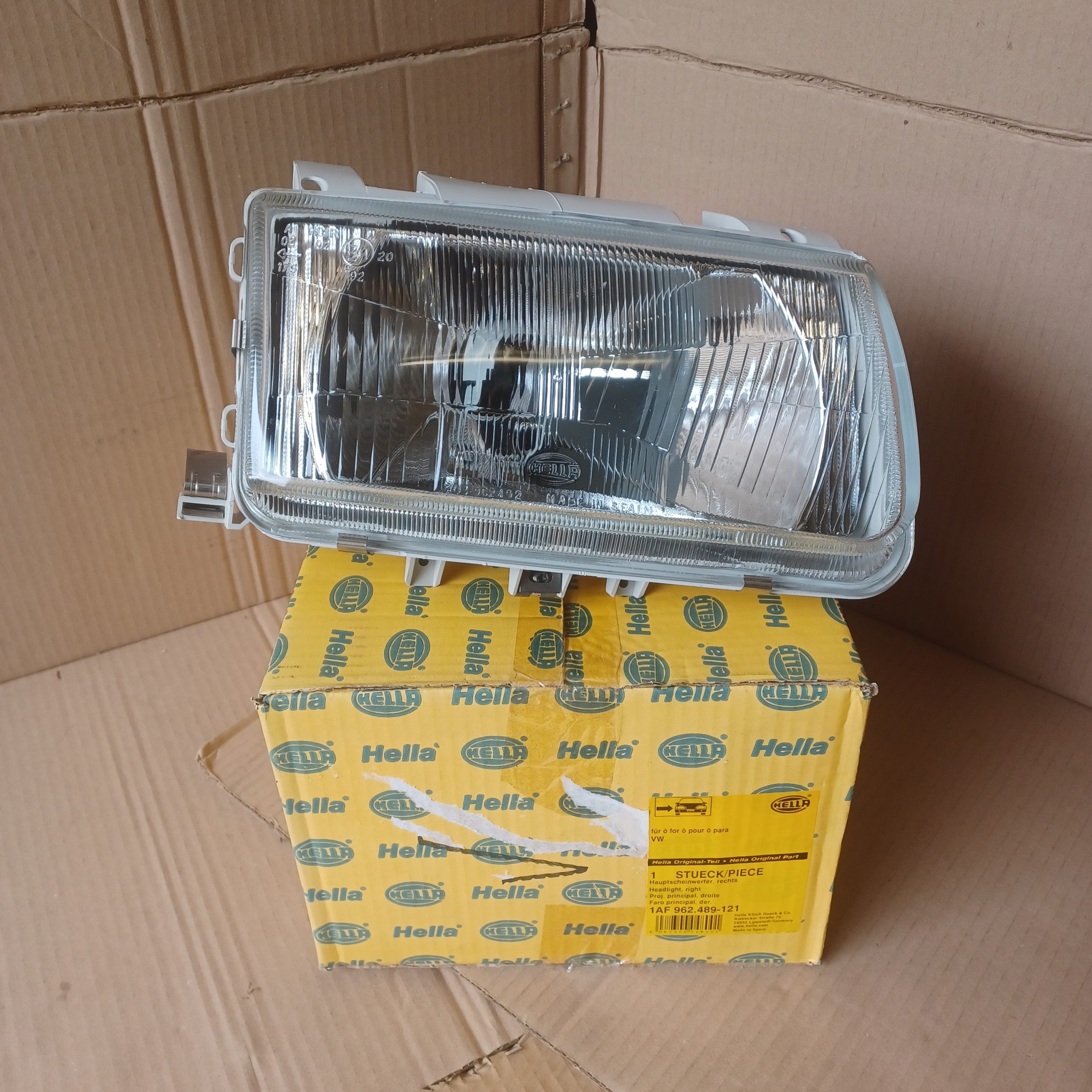 Phare avant gauche VW polo 6N1 Neuf Hella Arrivages Auto Pieces