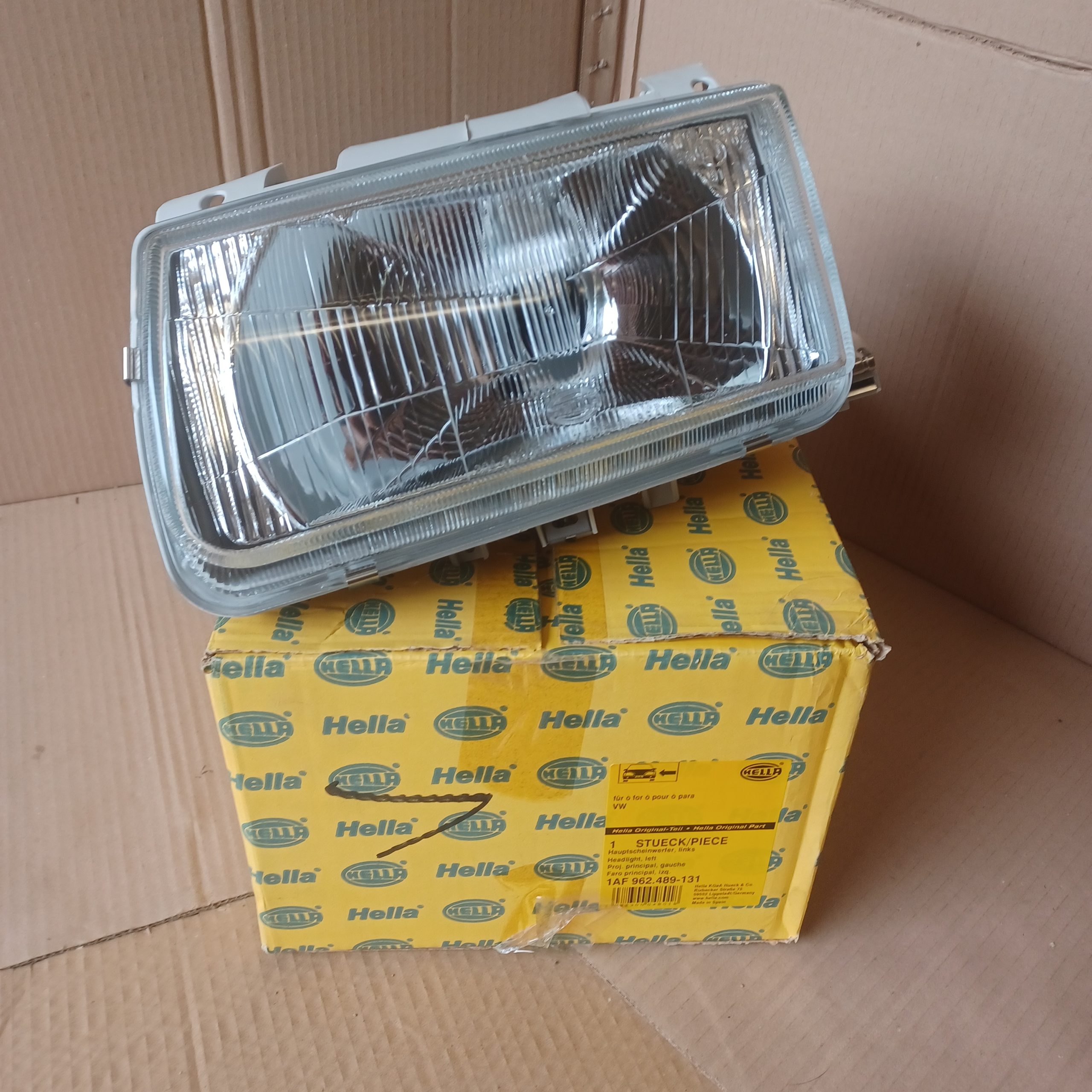 Phare avant gauche VW polo III 6N1 pour réglage élect Neuf Hella Arrivages Auto Pieces