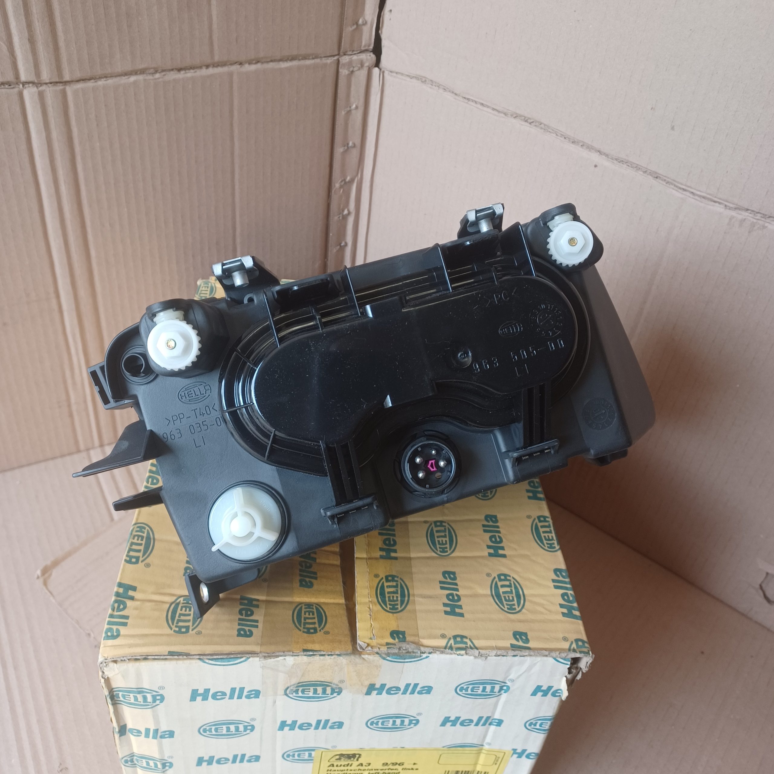 Phare avant gauche Audi A3 8L Halogène Arrivages Auto Pieces