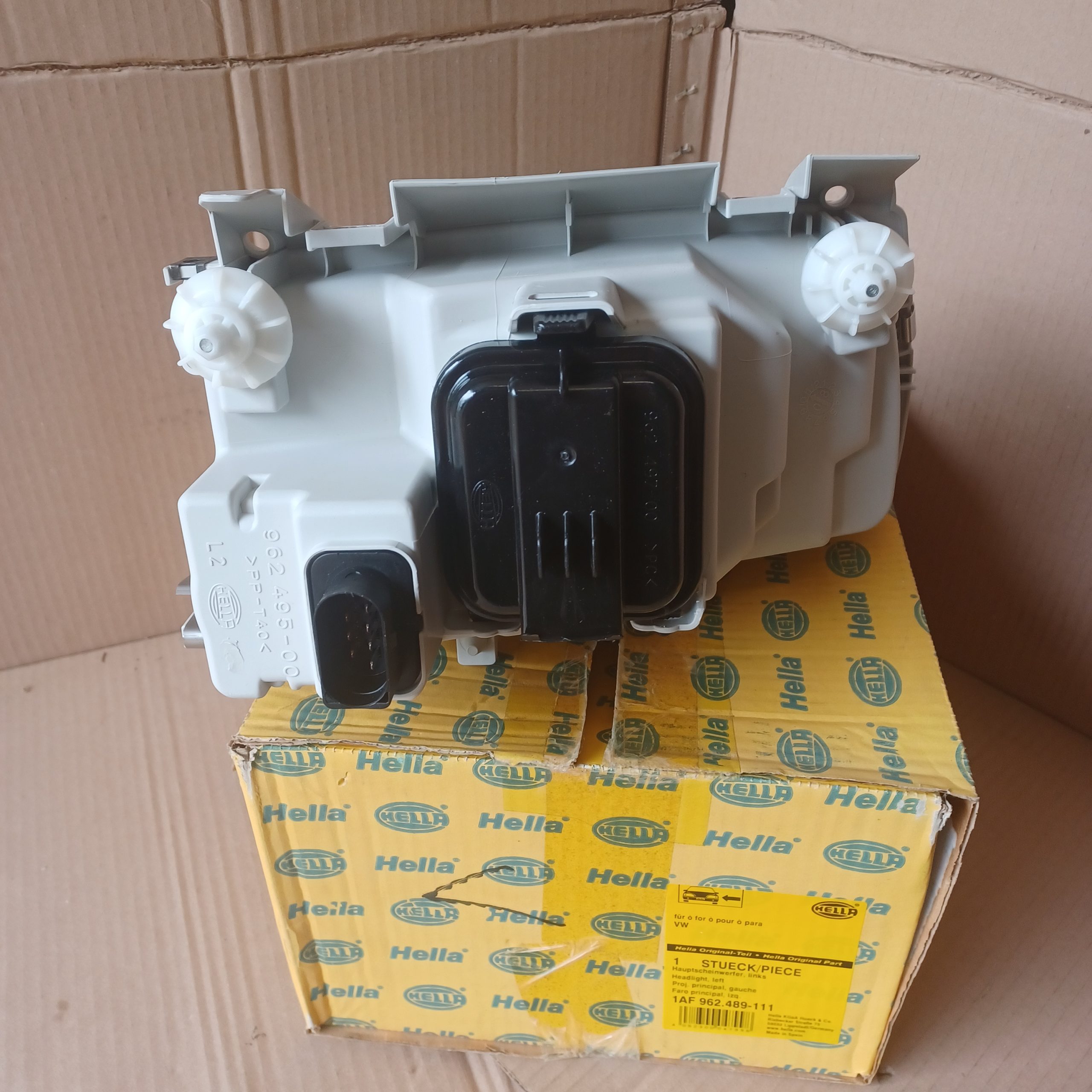 Phare avant gauche VW polo III 6N1 pour réglage élect Neuf Hella Arrivages Auto Pieces