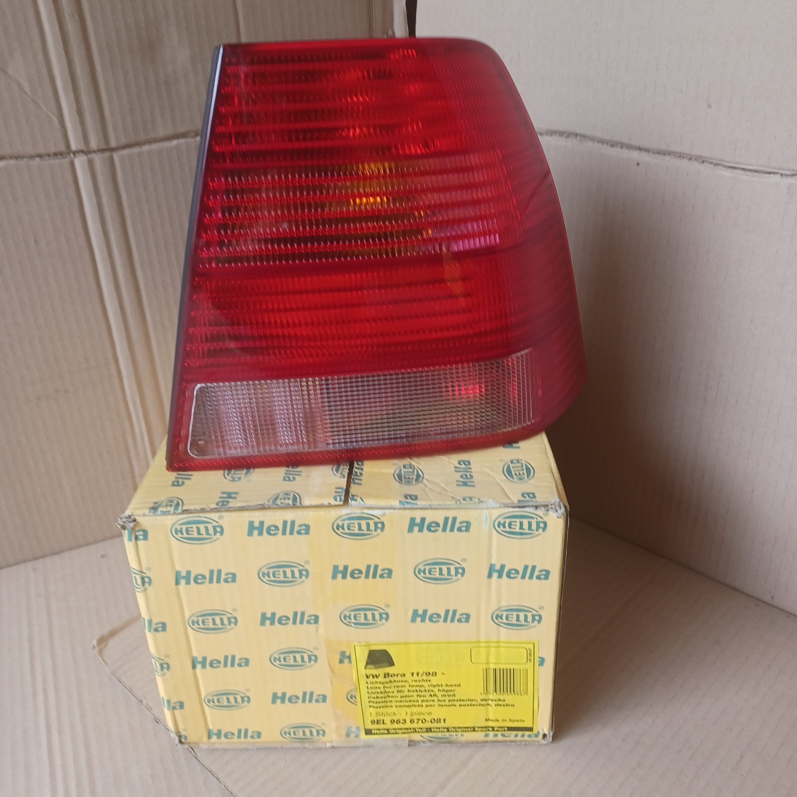 Feu arrière droit VW Bora 1J2 Neuf Hella Arrivages Auto Pieces