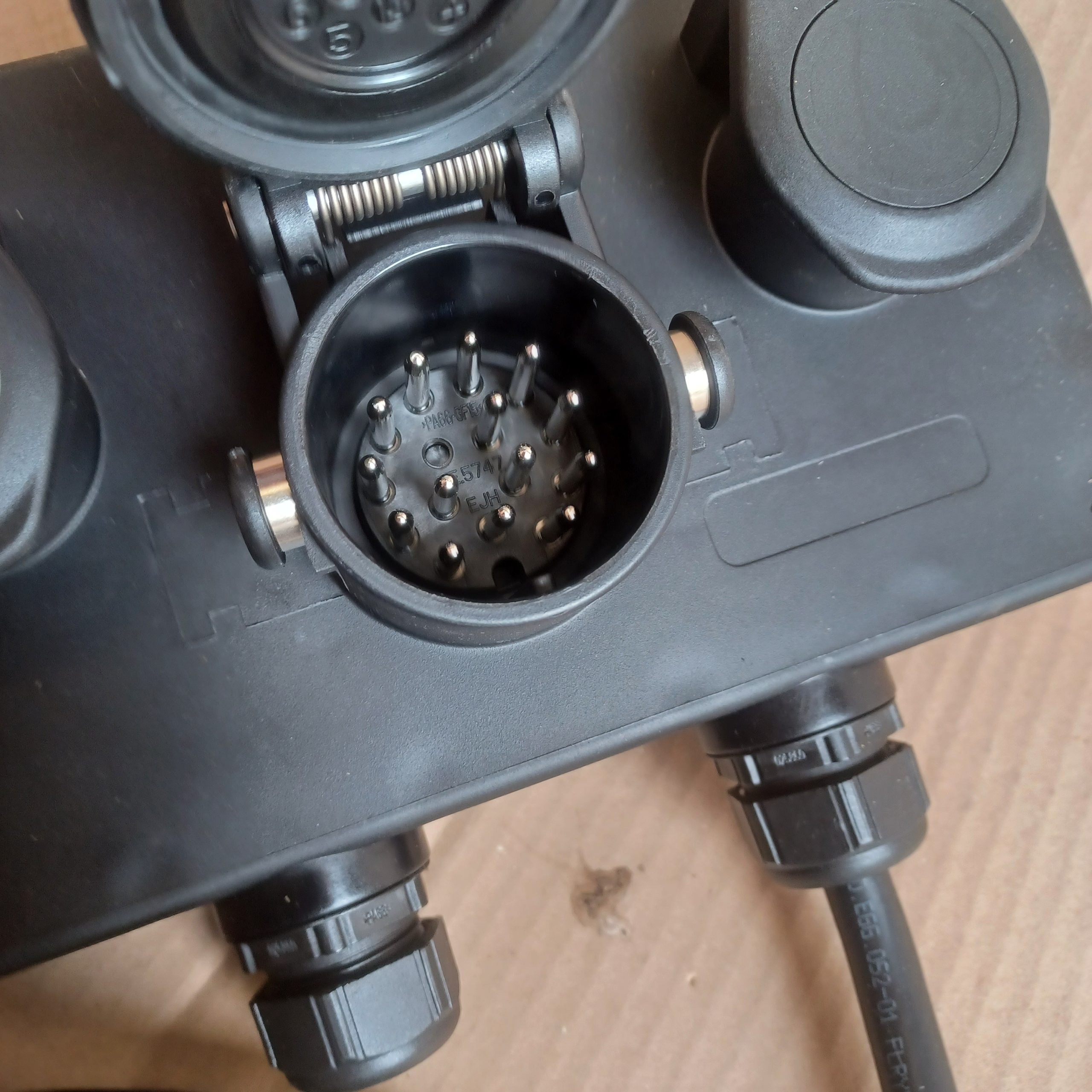 Boitier de jonction, liaison, adaptateur prise 15P 7N 7S Poids-Lourd Arrivages Auto Pieces