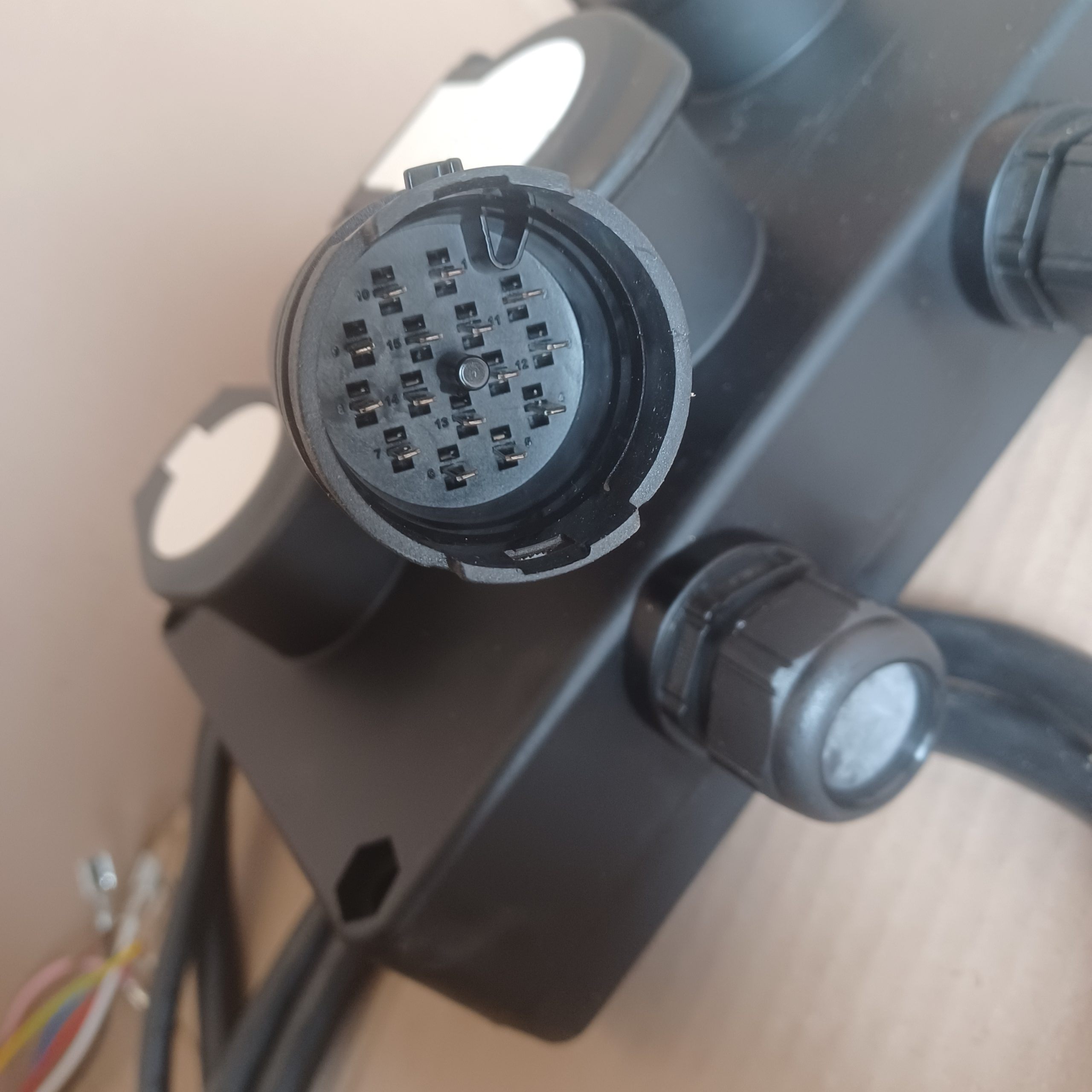 Boitier de jonction, liaison, adaptateur prise 15P 7N 7S Poids-Lourd Arrivages Auto Pieces