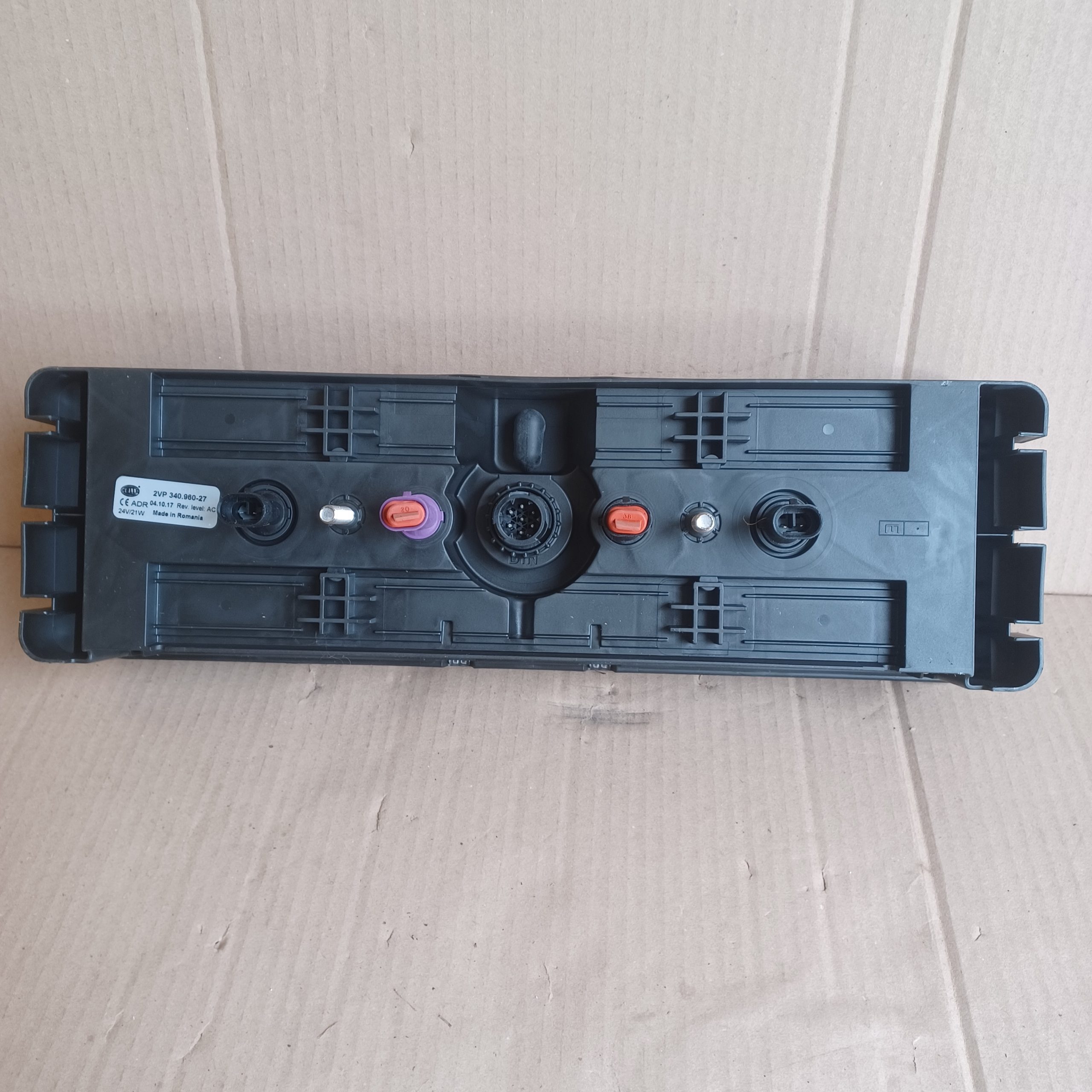 Feu semi remorque Hella Gauche LED 24v KRONE Kempf Arrivages Auto Pieces