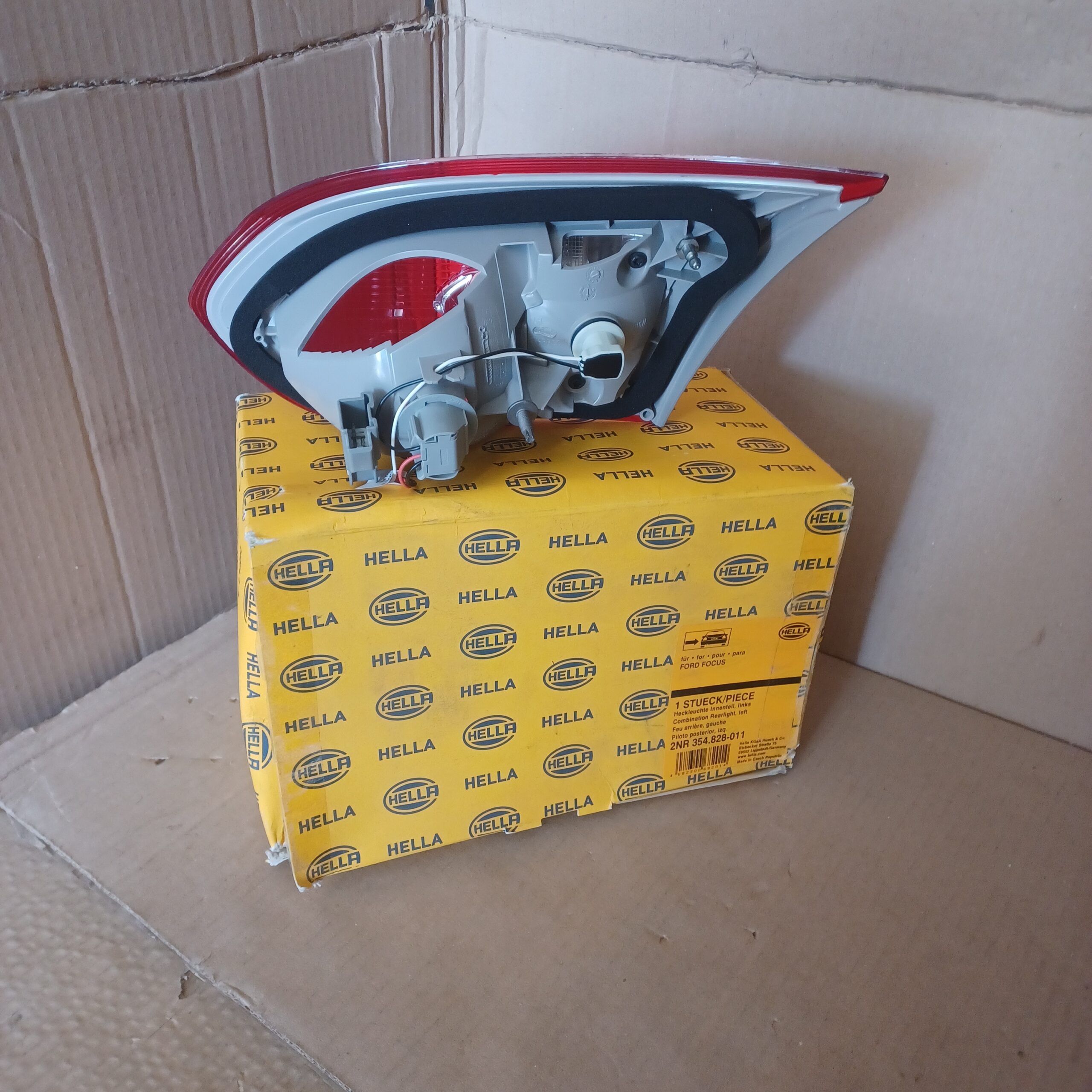 20250925_145010 Feu arrière gauche Ford Focus III 2010-2020 Neuf Hella Arrivages Auto Pieces