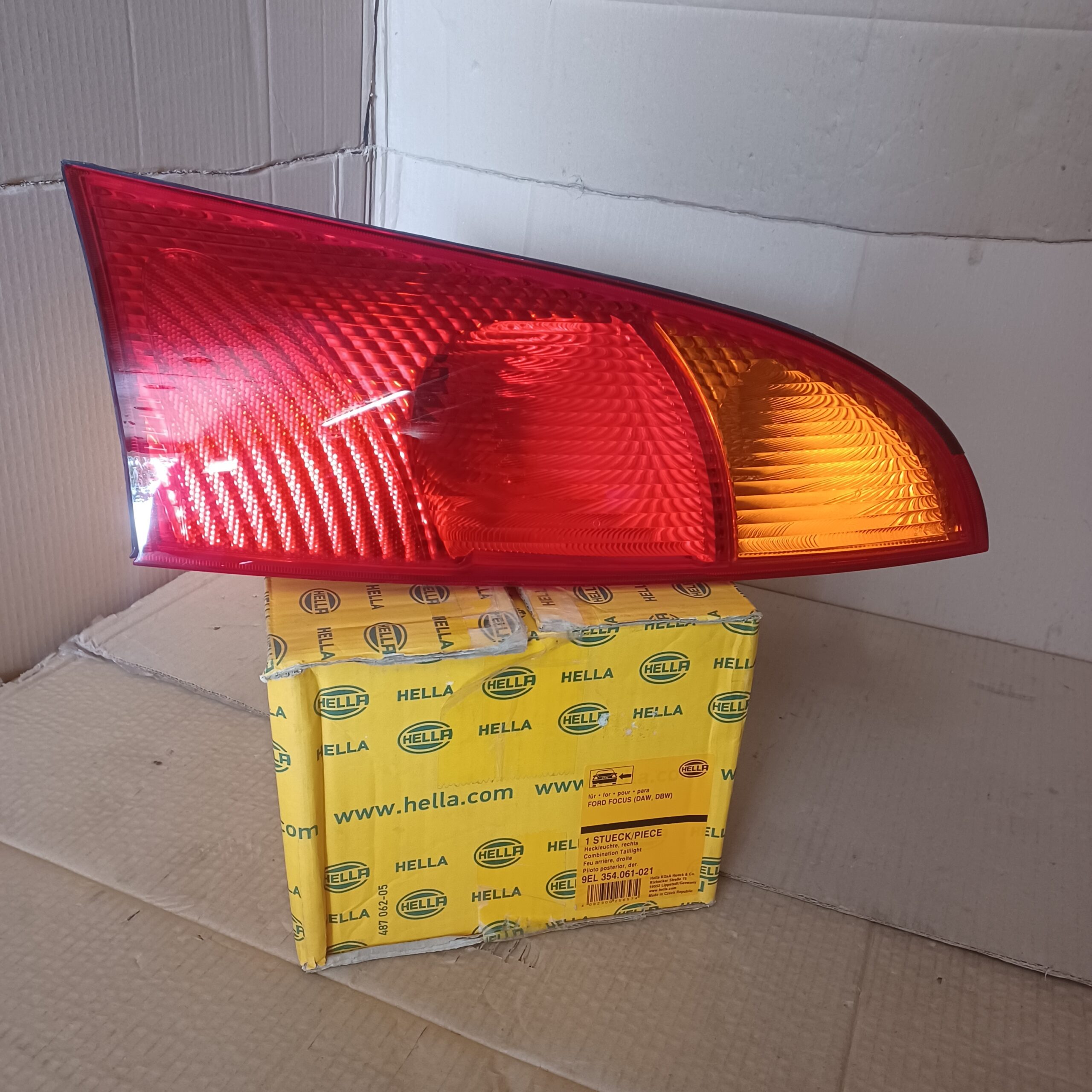 Feu arrière gauche Ford Focus I Break Turnier Neuf Hella Arrivages Auto Pieces