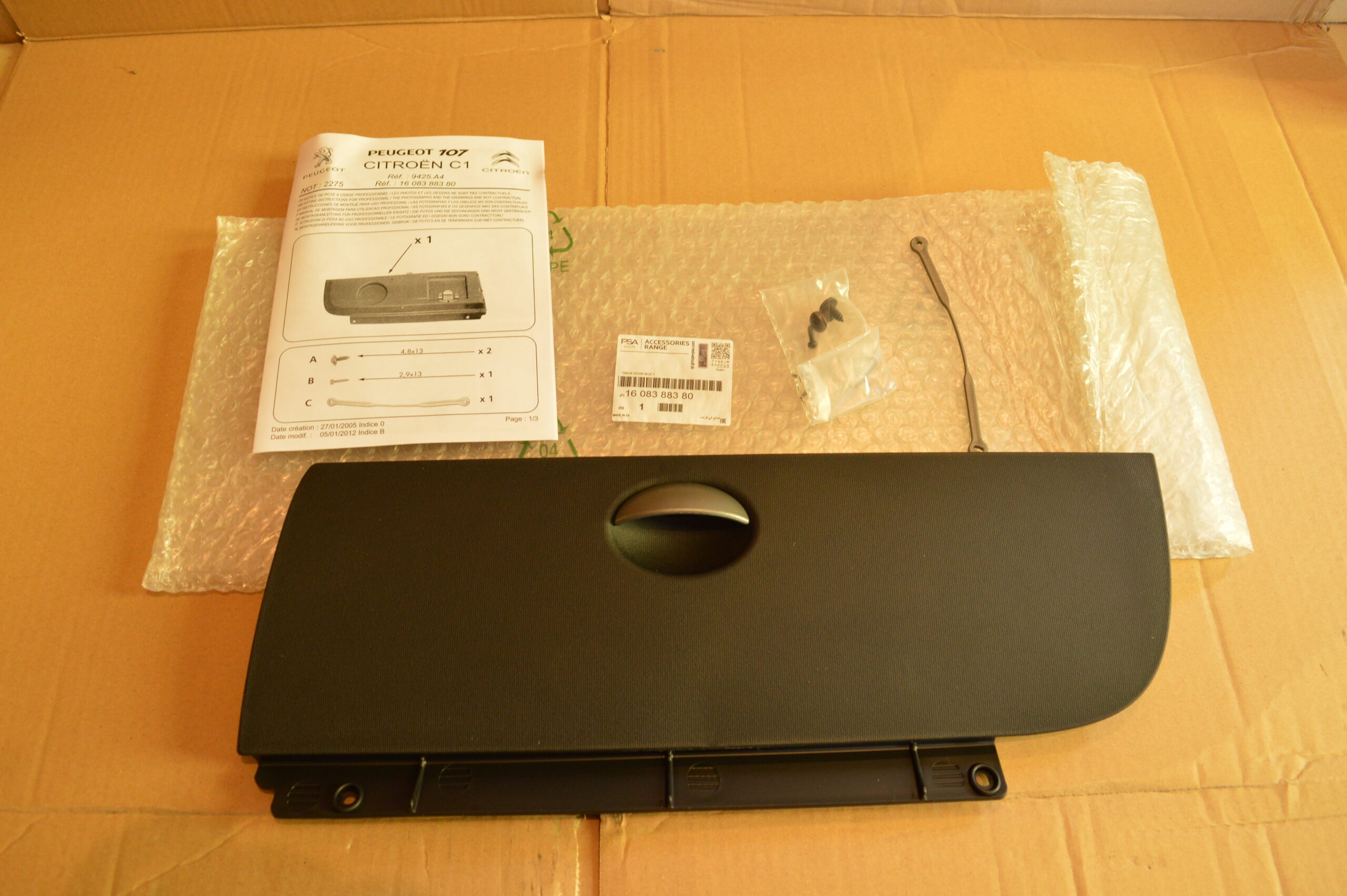 Accessoire : porte de boite à gants Peugeot 107 Citroen C1 I LHD 1608388380 OEM Arrivages Auto Pieces