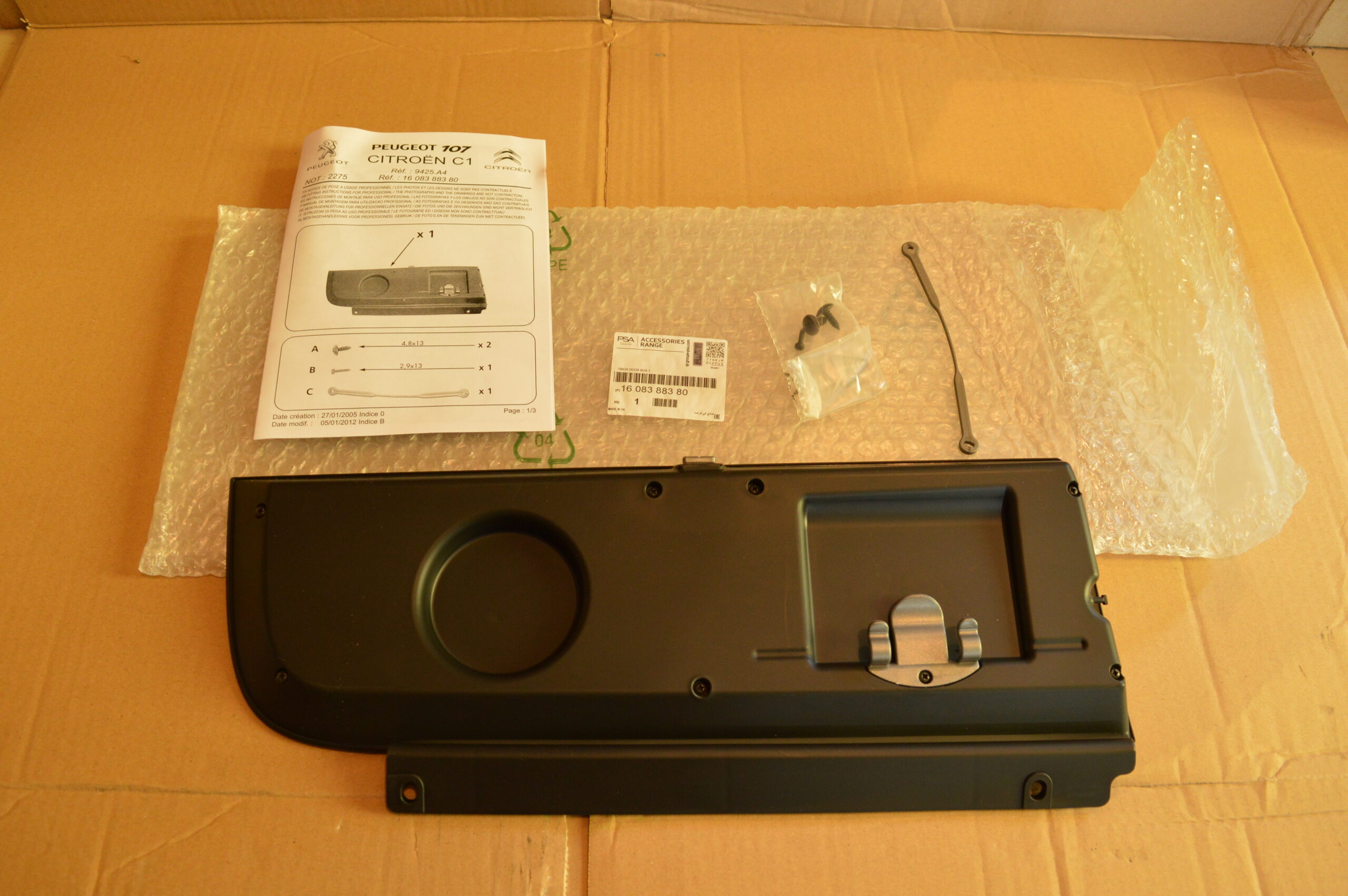 Accessoire : porte de boite à gants Peugeot 107 Citroen C1 I LHD 1608388380 OEM Arrivages Auto Pieces
