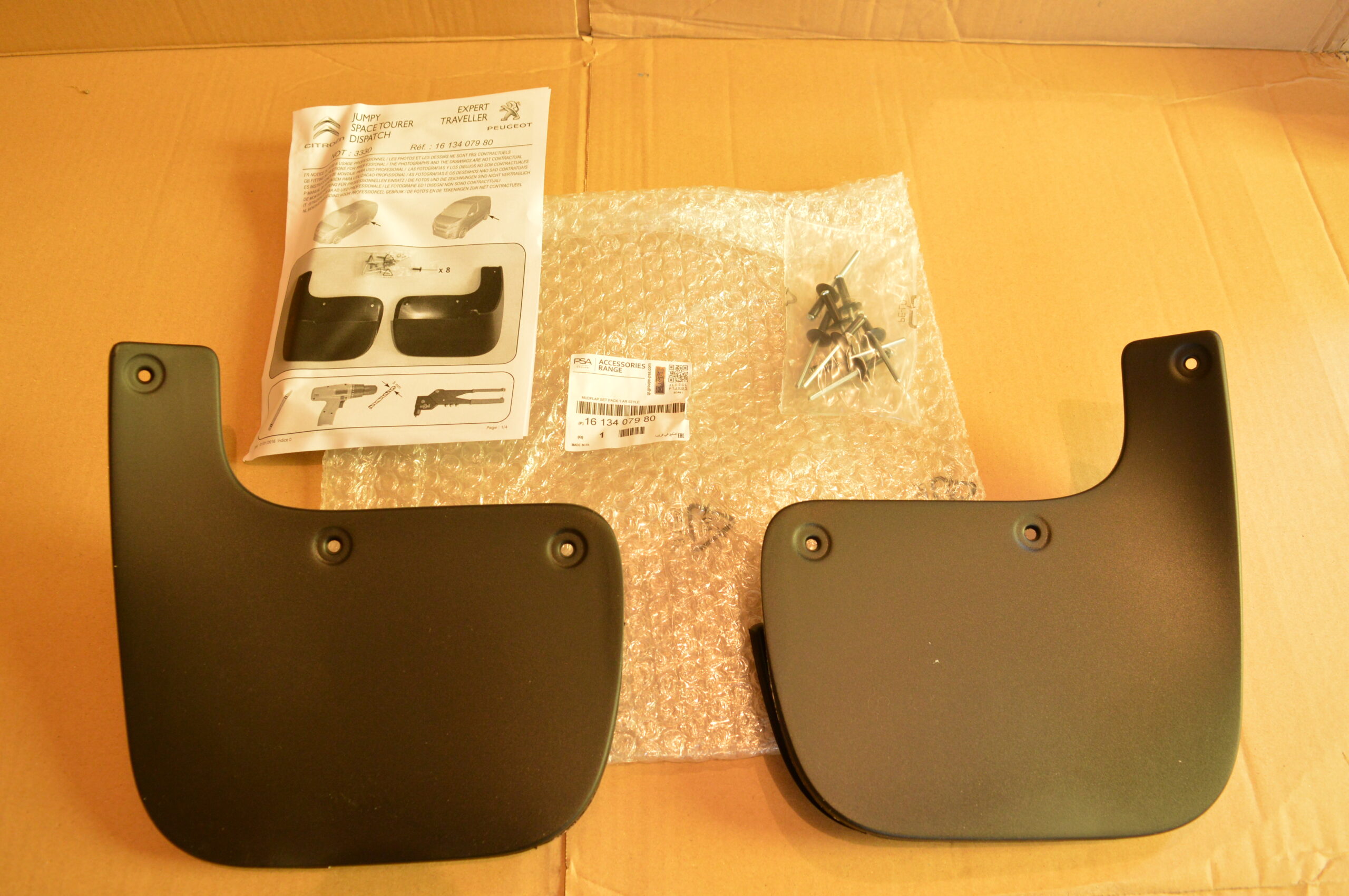 DSC_0047 Jeu de bavettes Arrière Citroen Jumpy III Spacetourer Peugeot Expert III Traveller 2016-… 1613407980 OEM Arrivages Auto Pieces