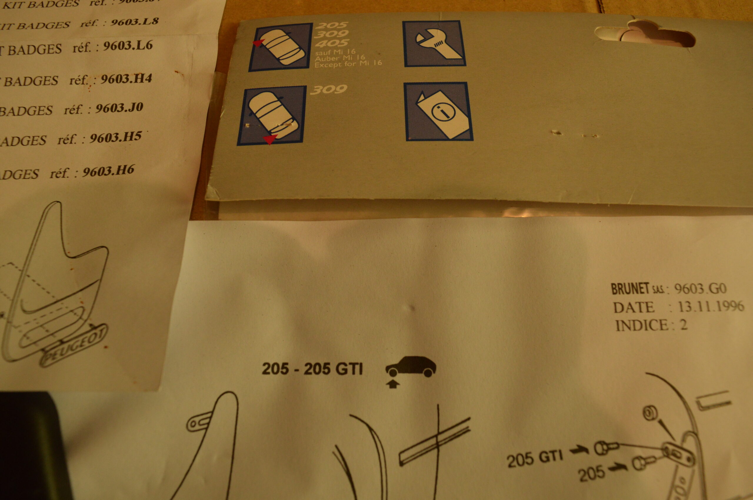Jeu de 2 bavettes Avant peugeot 205 309 405 9603G0 OEM Arrivages Auto Pieces