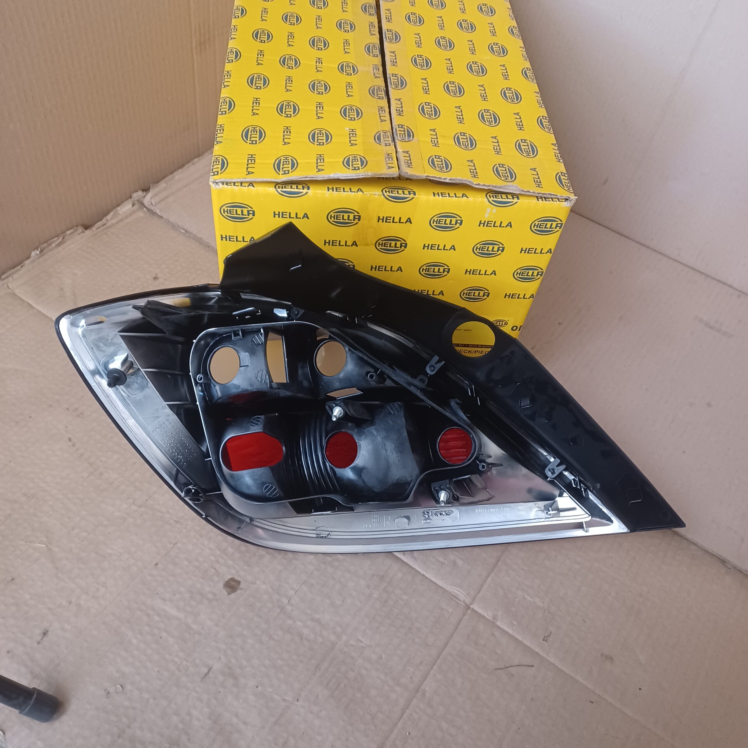 Feu arrière droit Opel Astra H 2004-2014 Hella Arrivages Auto Pieces