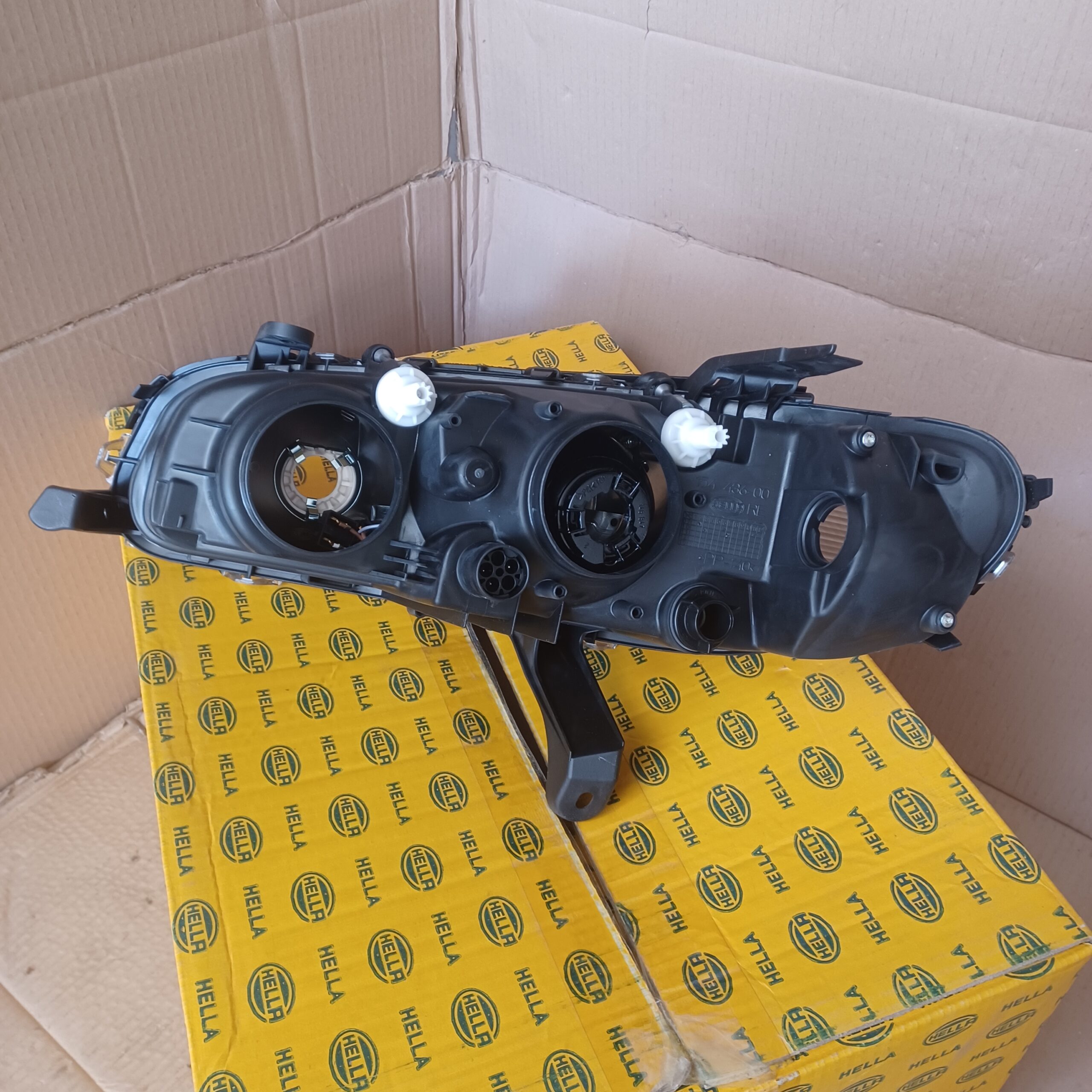 20251104_112618 Phare droit Xénon Opel Omega B Hella 1EL 007 950-281 Arrivages Auto Pieces