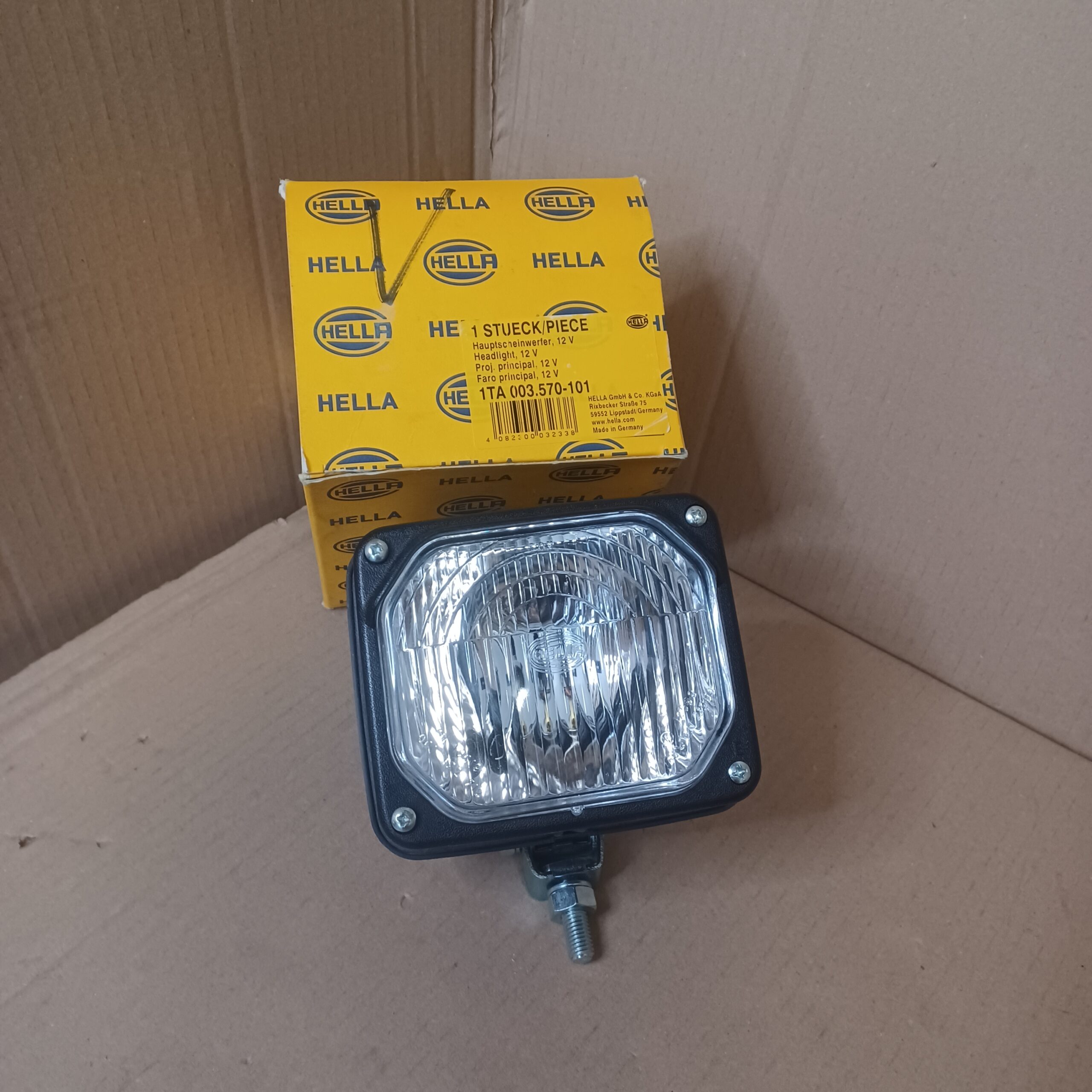 Projecteur phare BTP Agricole 12V Fendt John Deere Deutz Arrivages Auto Pieces