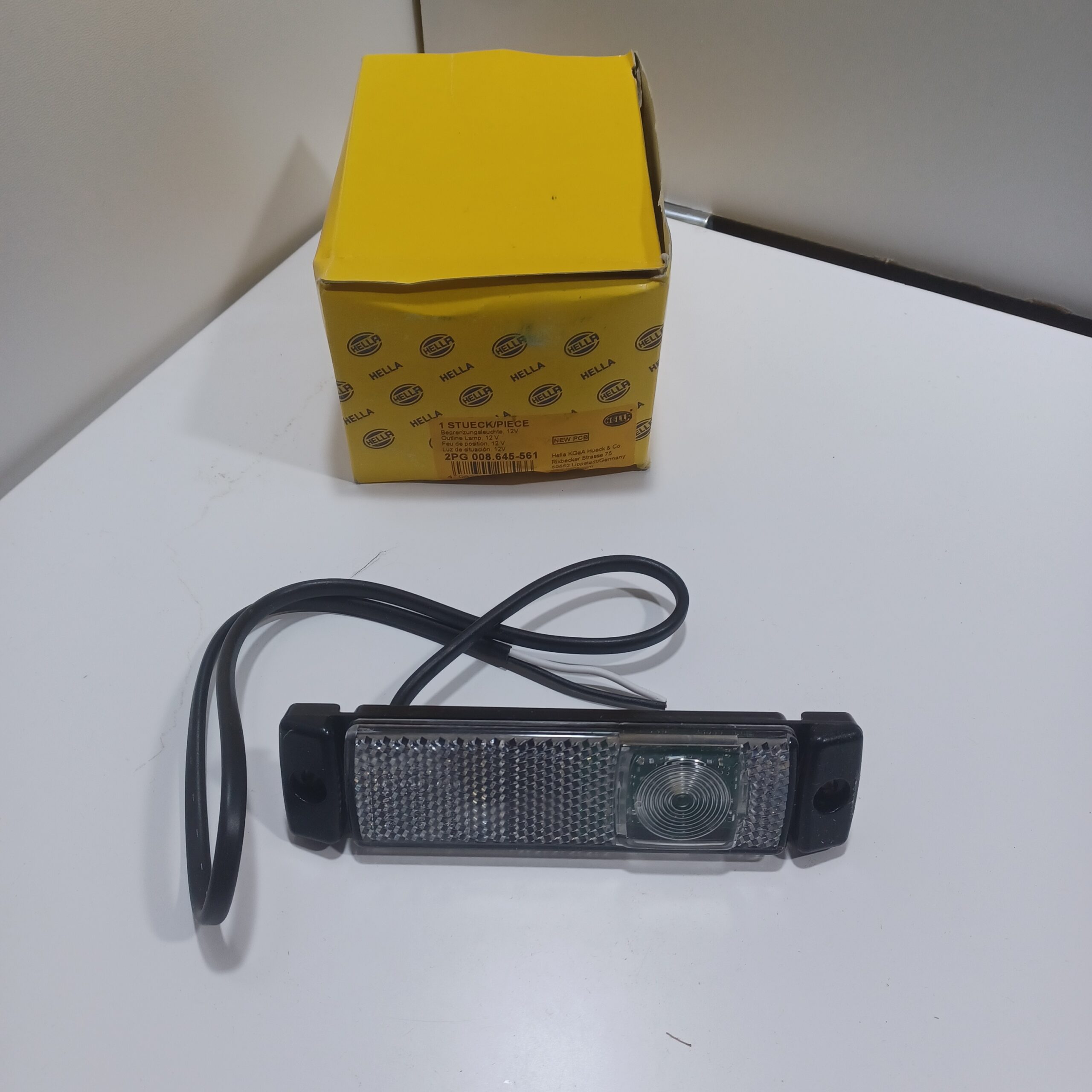 Feu arrière position / stop 90mm 12V Camping car Arrivages Auto Pieces