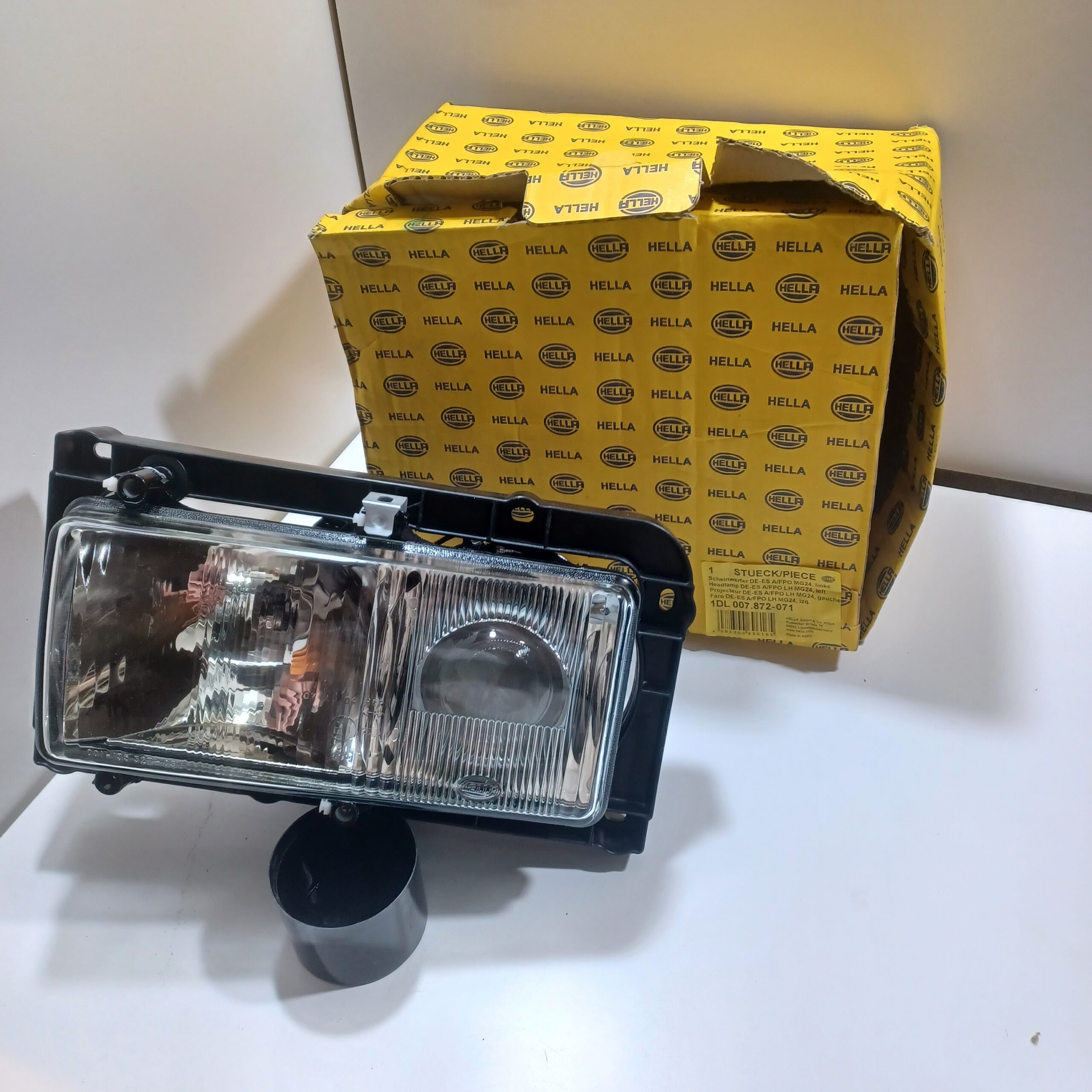 Phare anti brouillard droit Daf 95XF 75CF LF45 LF55 XF95 CF65 CF75 CF85 Neuf Hella Arrivages Auto Pieces