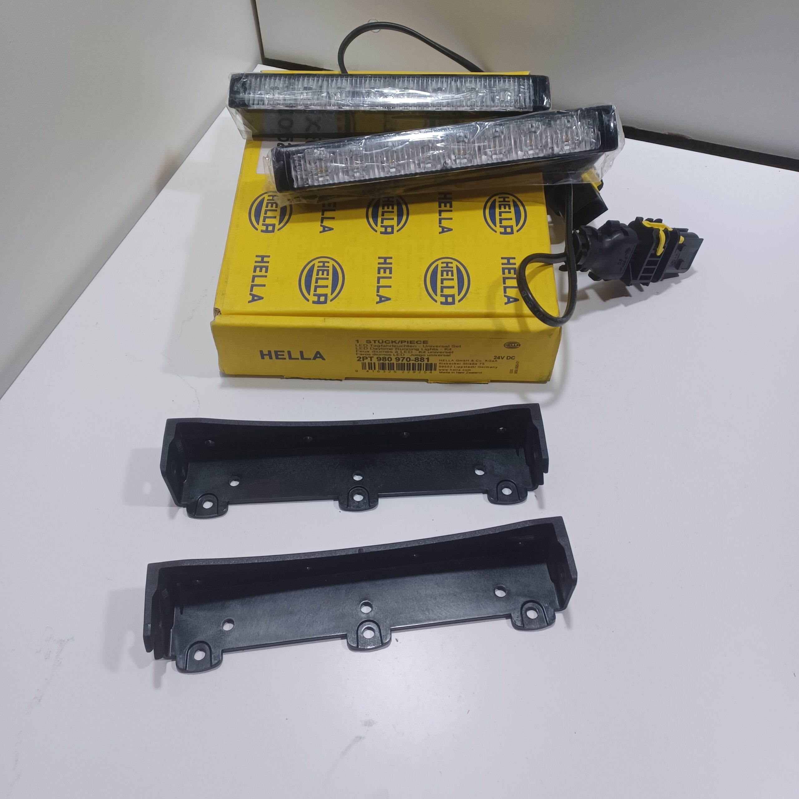 x2 Feux Diurne / de jour 24v LED Poids lourd, Semi remorque Neuf Hella Arrivages Auto Pieces