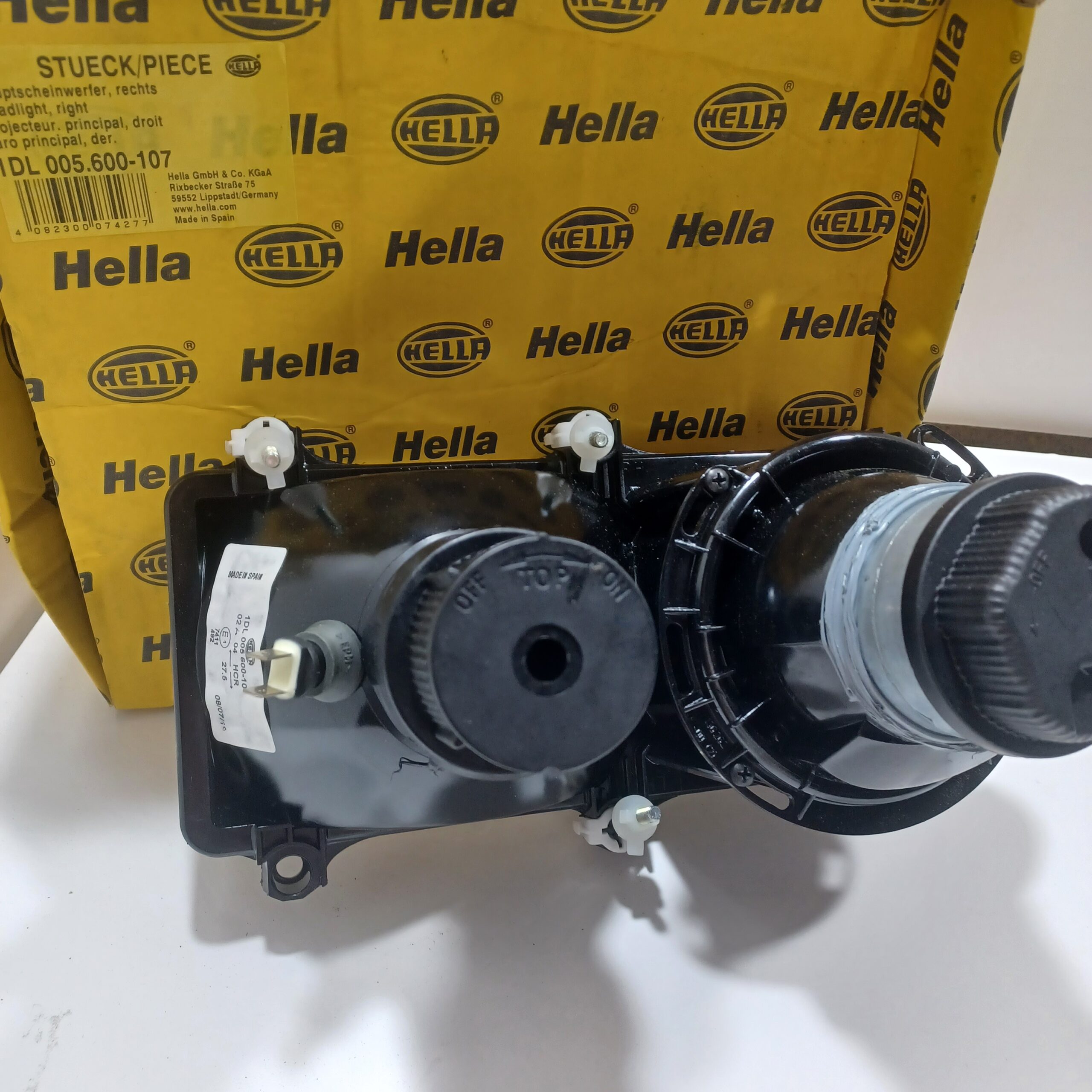 Phare avant droit Mercedes Econic Poids lourd Neuf Hella Arrivages Auto Pieces