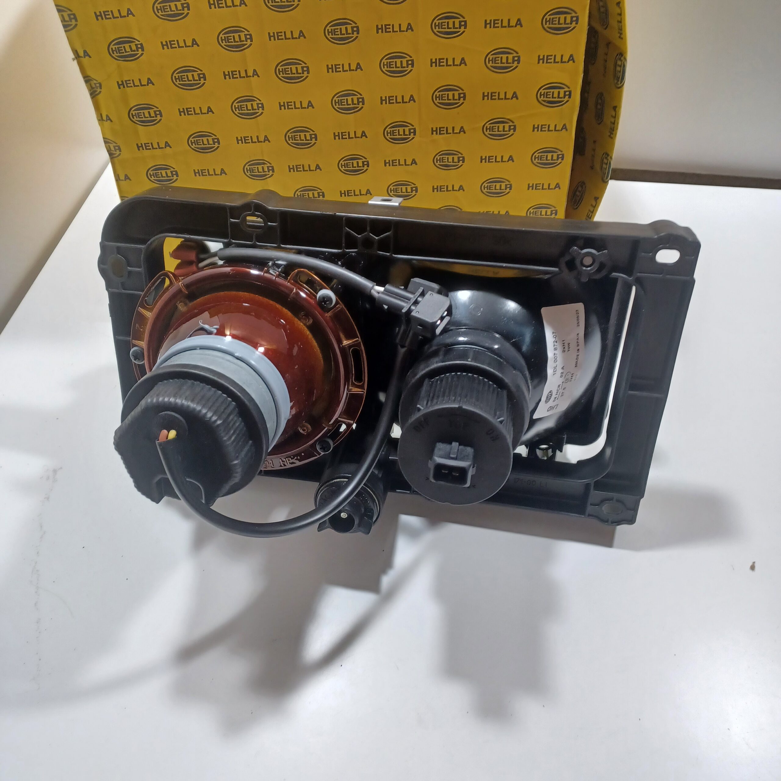 Phare avant gauche Mercedes Econic Poids lourd neuf Hella Arrivages Auto Pieces