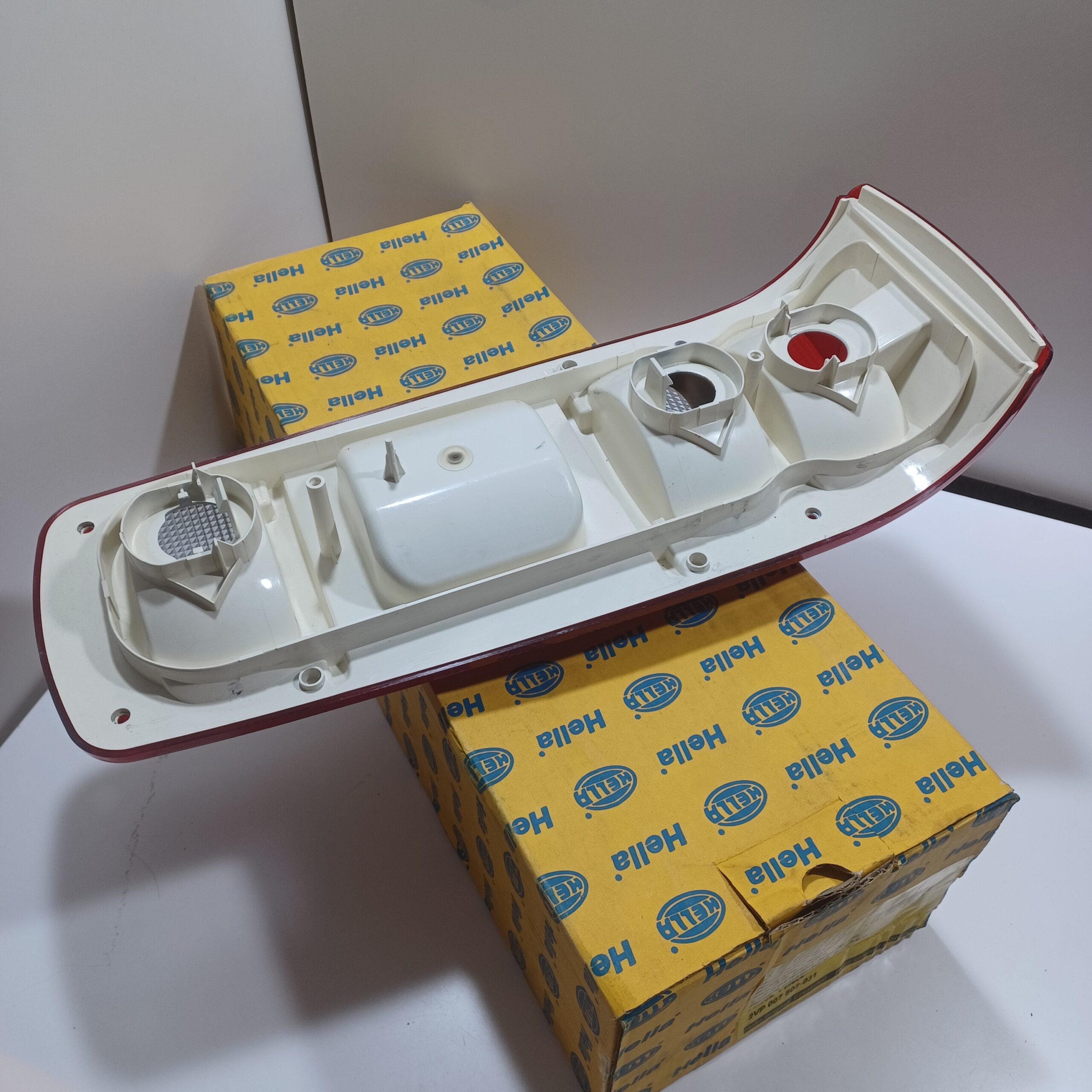 Feu arrière gauche Caravane Knaus Hymer Neuf Hella Arrivages Auto Pieces