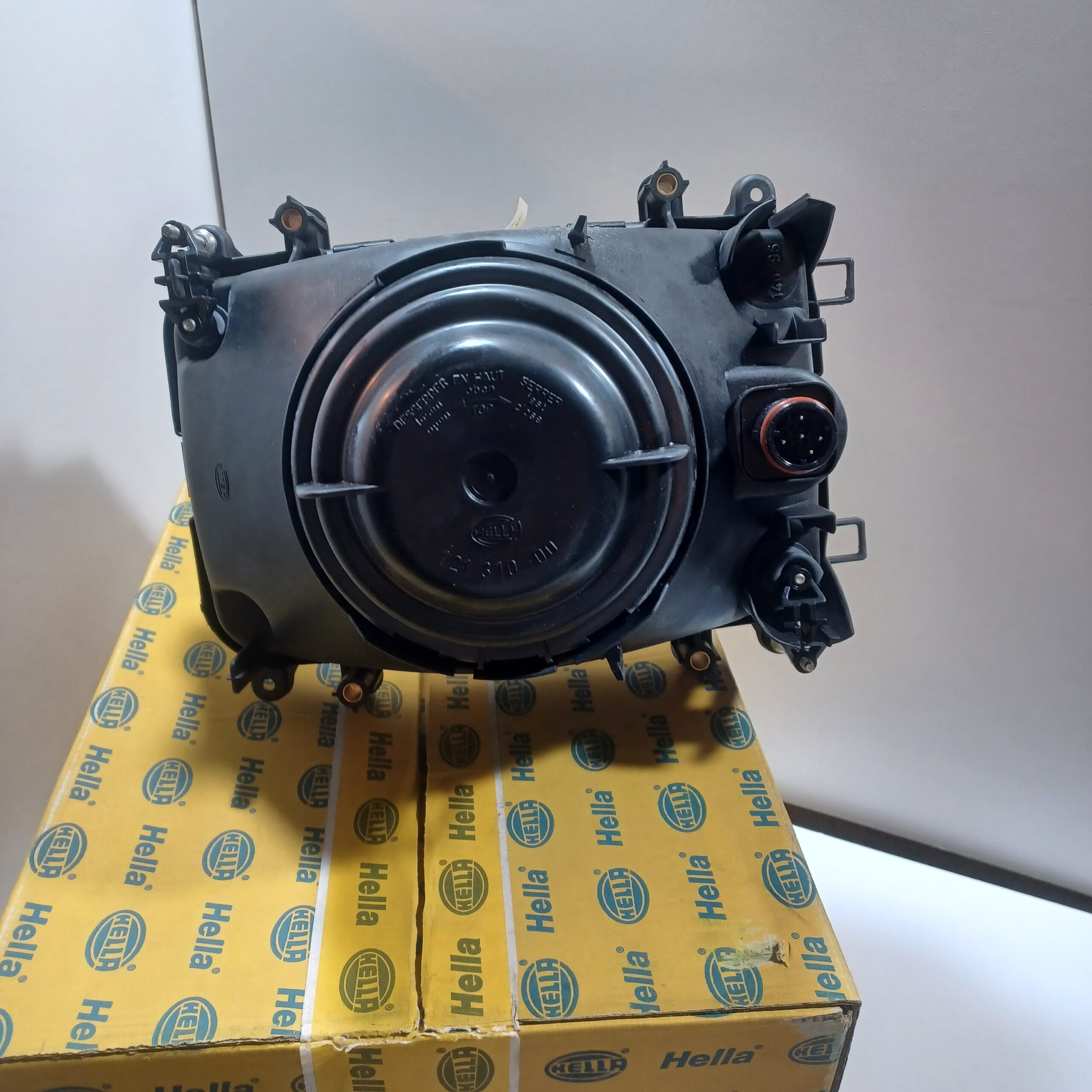 Phare avant droit DAF 65 75 85 1992-1998 Neuf Hella Arrivages Auto Pieces